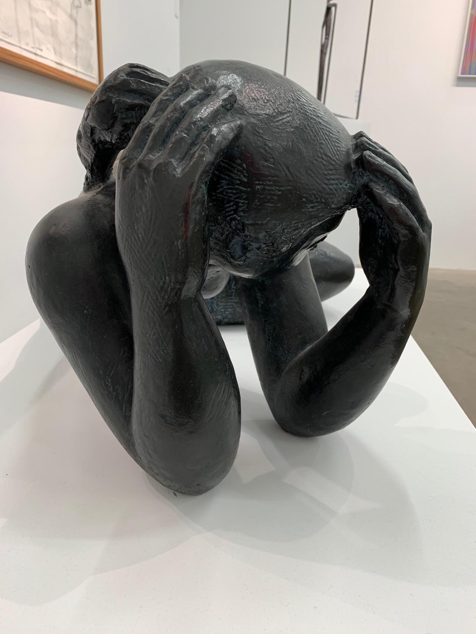 « Femme de Tours », bronze, sculpture figurative féminine couchée - Or Figurative Sculpture par Antoniucci Volti