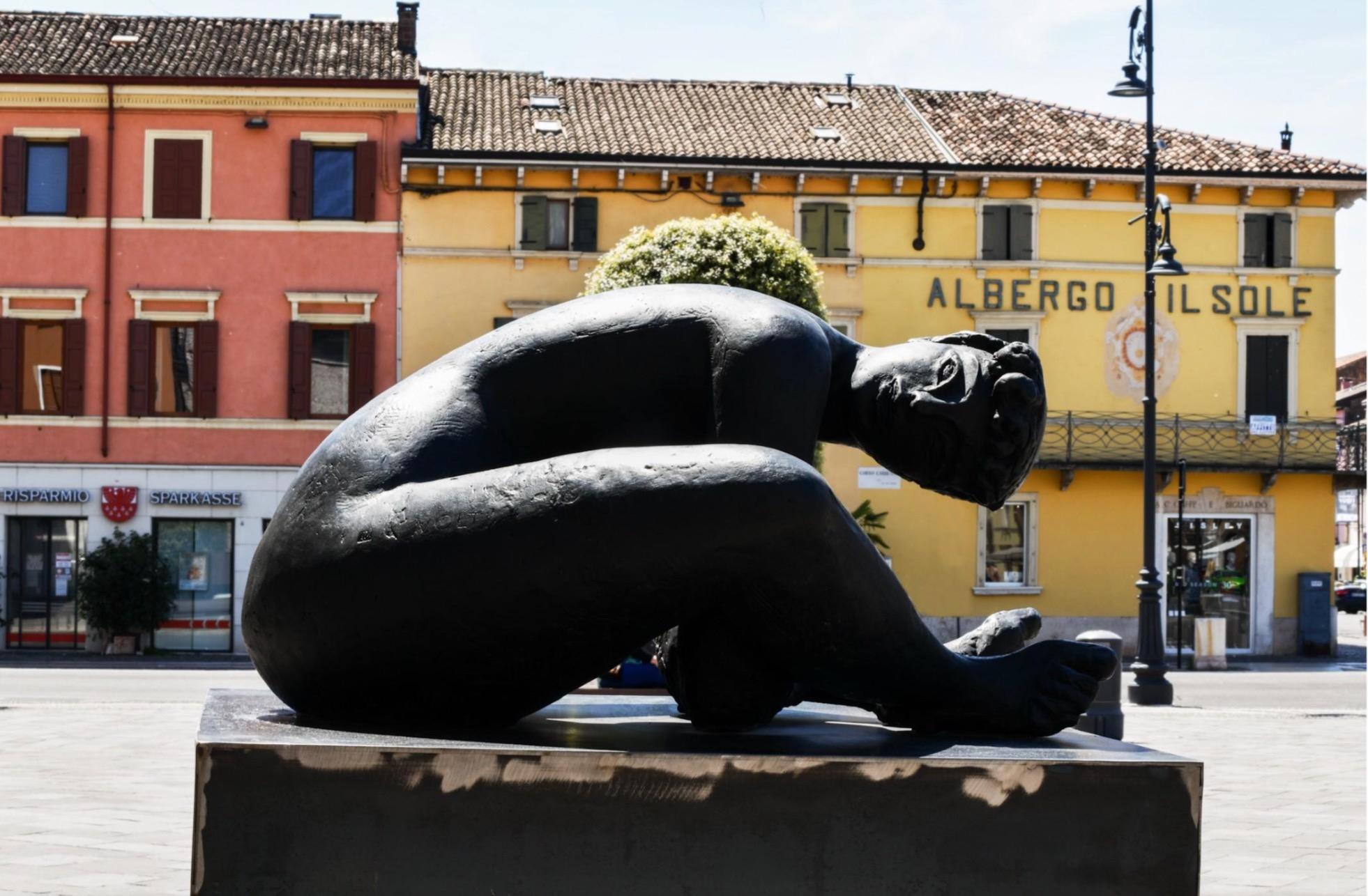 Edición numerada y limitada a 12 ejemplares ( 8 +  4 P.A)
Obra firmada
Autenticidad: Se vende con certificado de autenticidad 
Factura de la galería
Escultura: bronce, metal, pátina de bronce

Exposición: La escultura puede exponerse al aire libre
