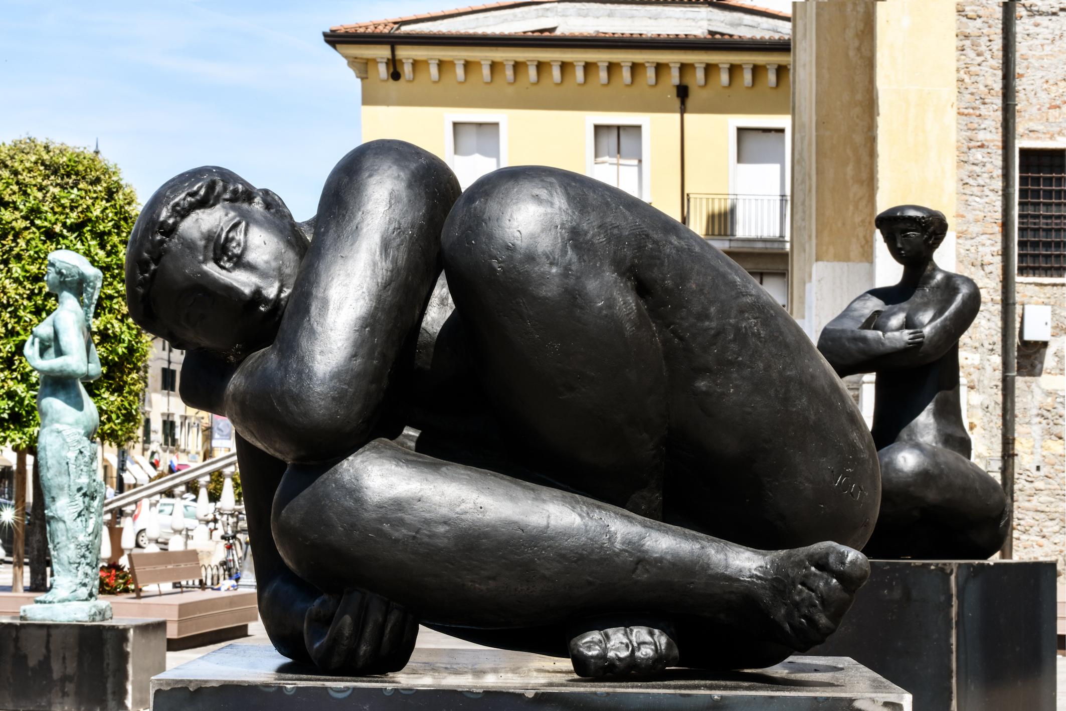 Antoniucci Volti Figurative Sculpture – Maria