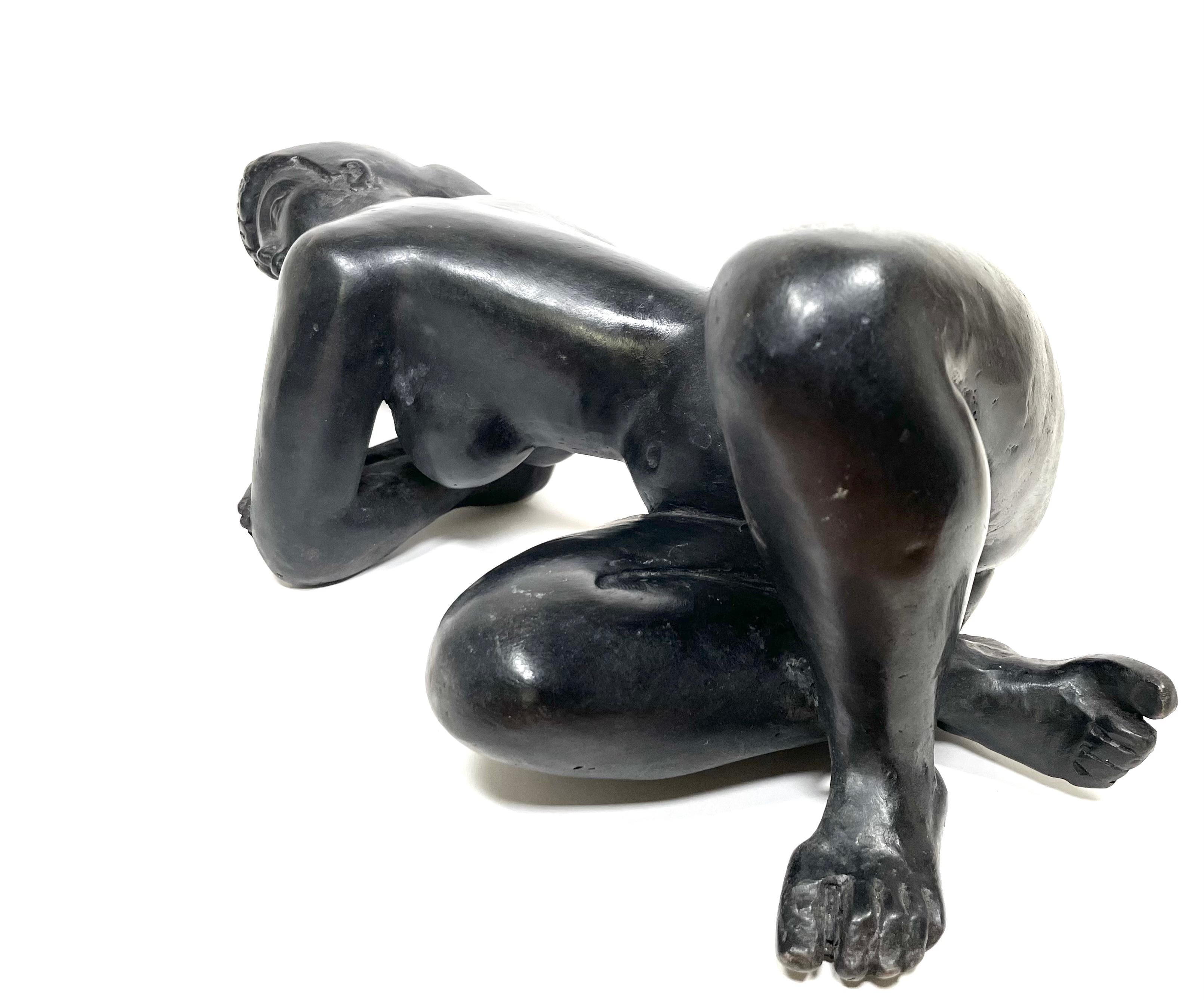 Petite Femme Chiffonnée  - Sculpture de Antoniucci Volti