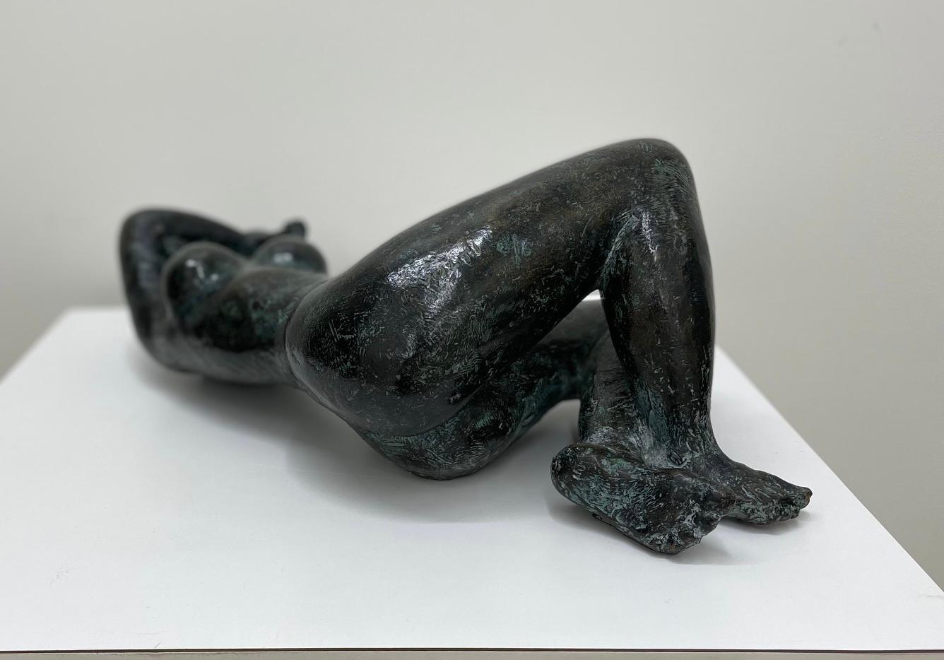 RECLINGING WOMAN (Moderne), Sculpture, von Antoniucci Volti