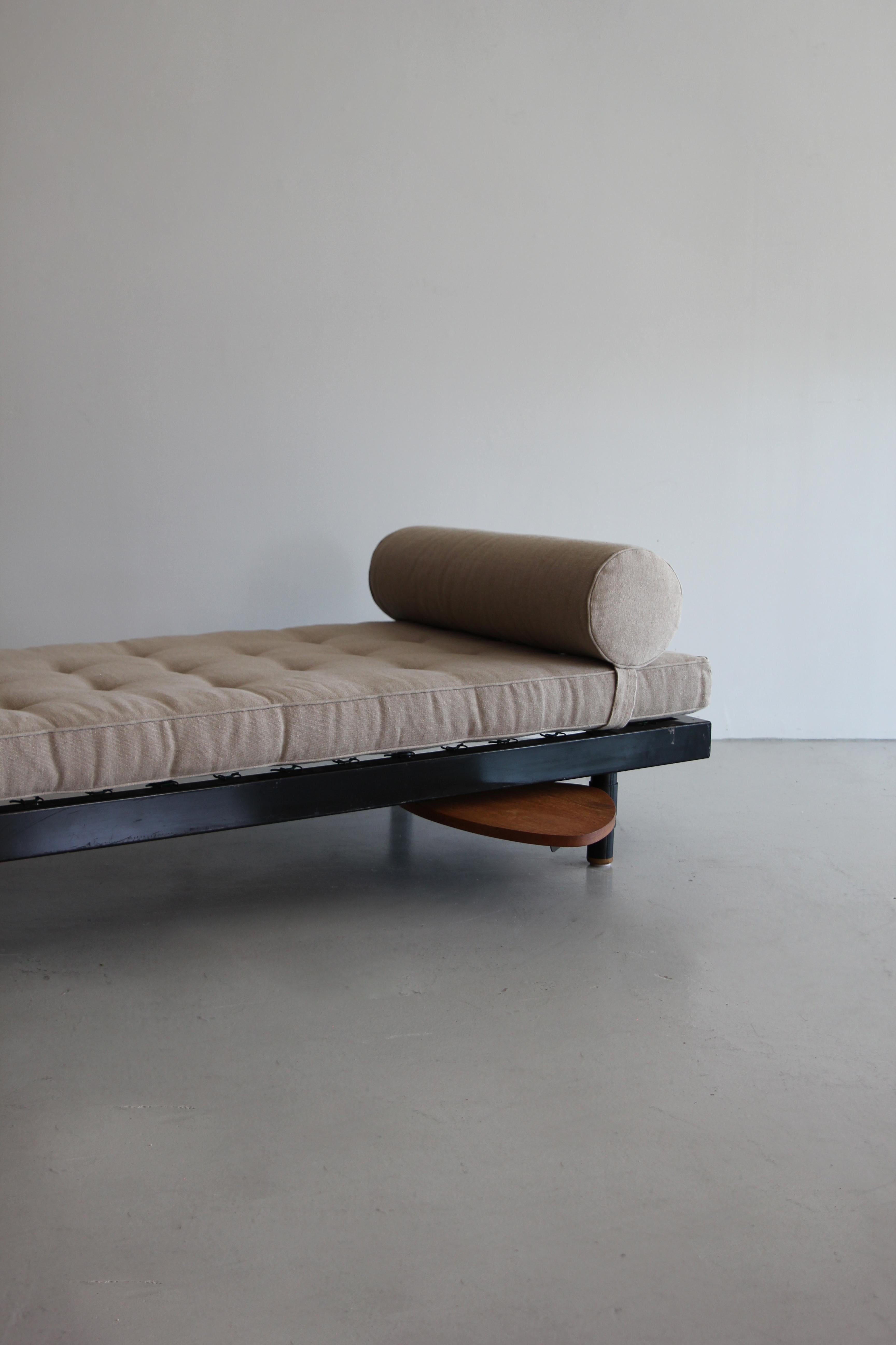 charlotte perriand daybed
