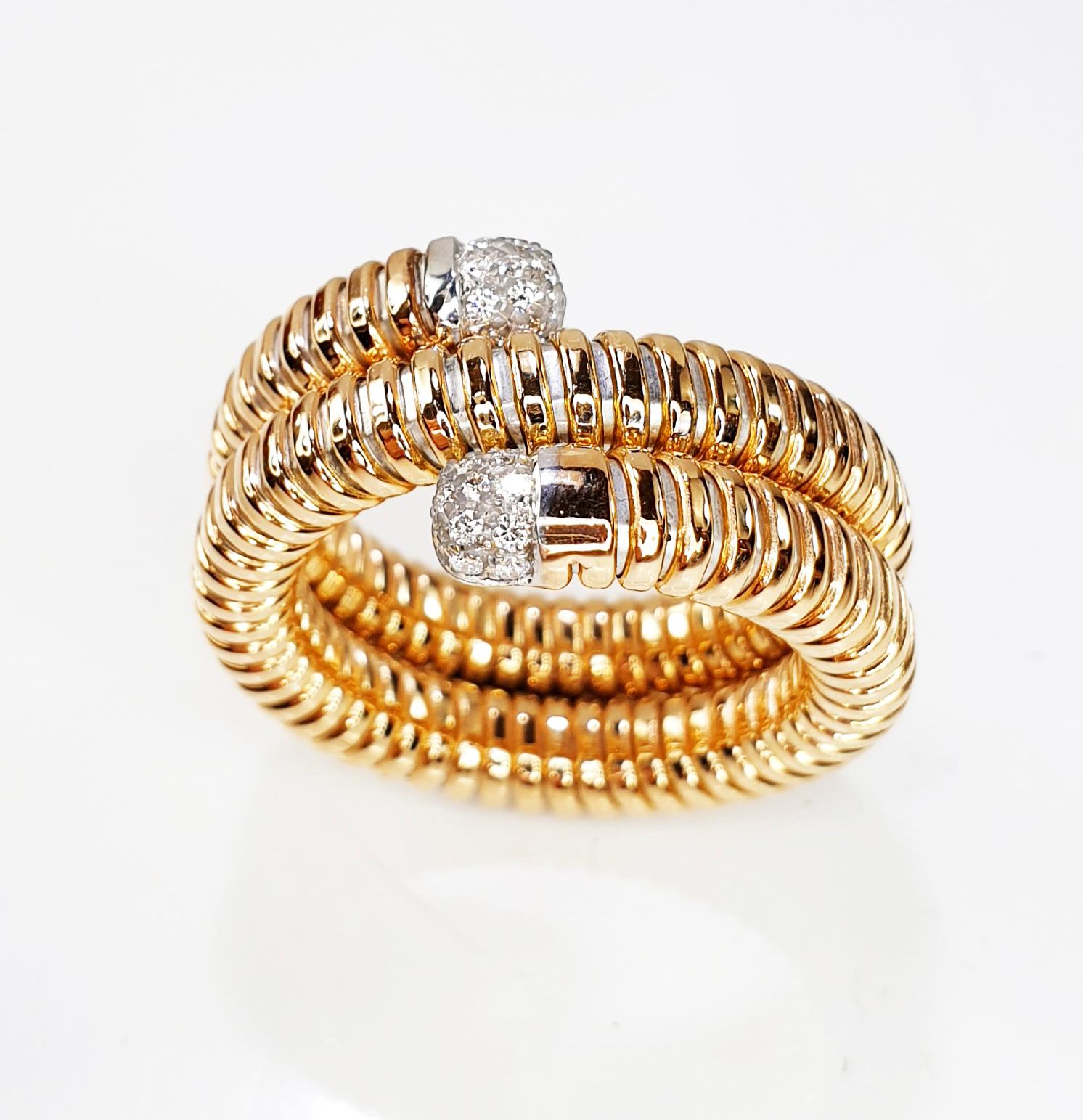 Flexible and adaptable ring with tubogas craftmanship that fits medium to large sizes.
Available in three colours of gold, yellow, white and rose.
11,40gr and 0.25Carat Diamonds
Request availability if in stock 5 days handling time
If not in stock
