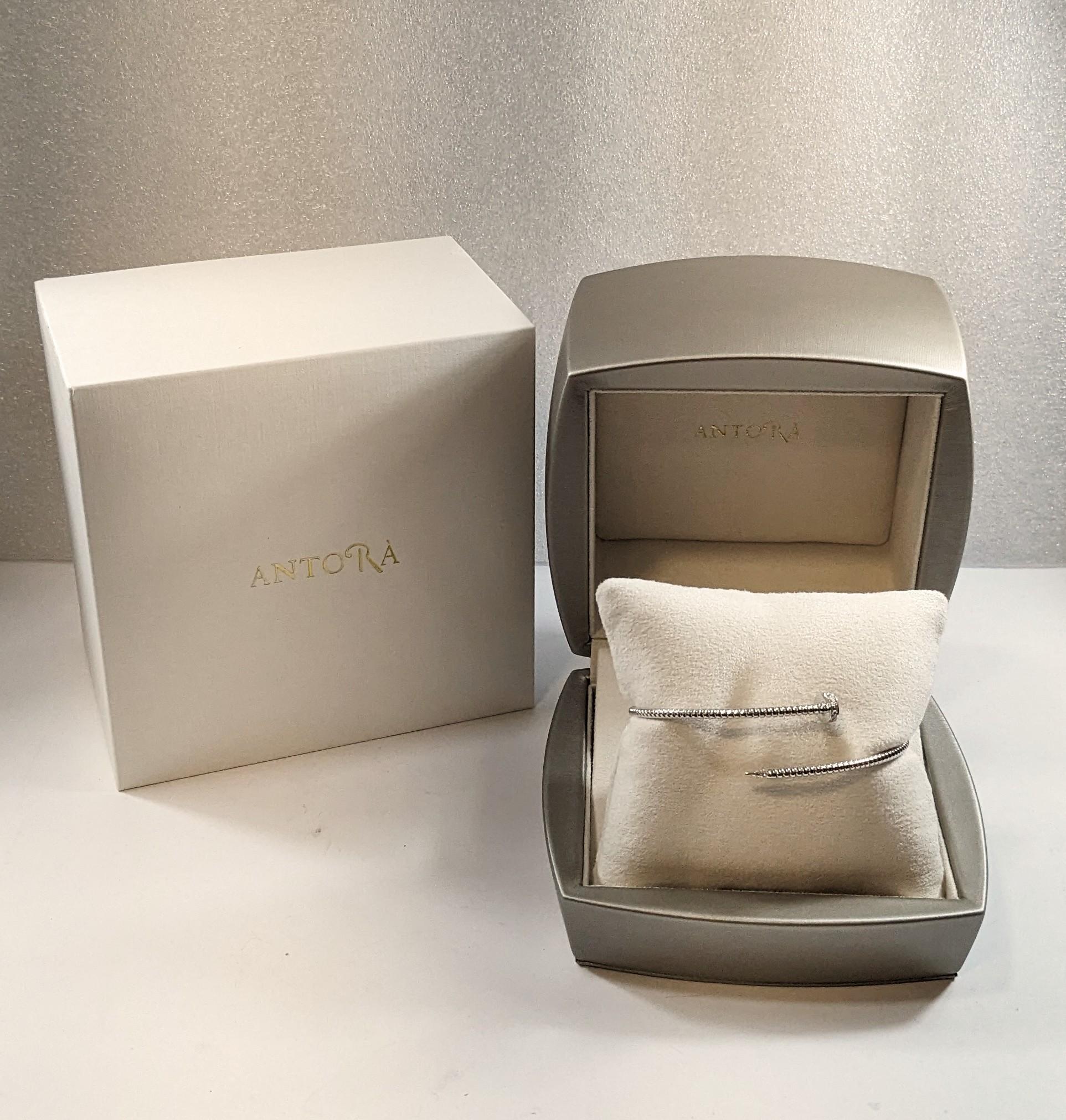 Antora Tubogas Armreif aus 18 Karat Weißgold und Diamanten mit Diamanten (Zeitgenössisch)