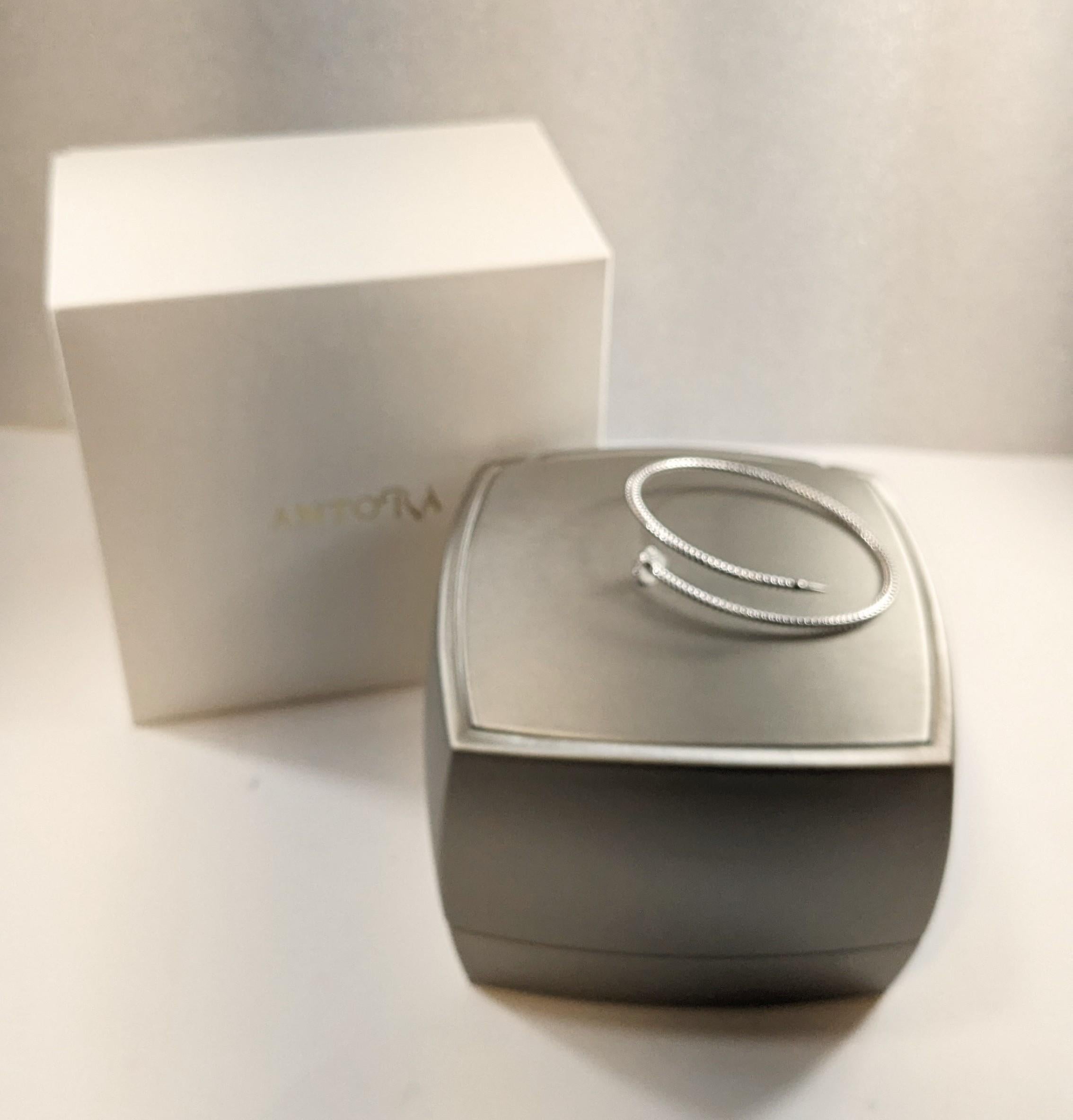 Antora Tubogas Armreif aus 18 Karat Weißgold und Diamanten mit Diamanten im Zustand „Neu“ in Bilbao, ES