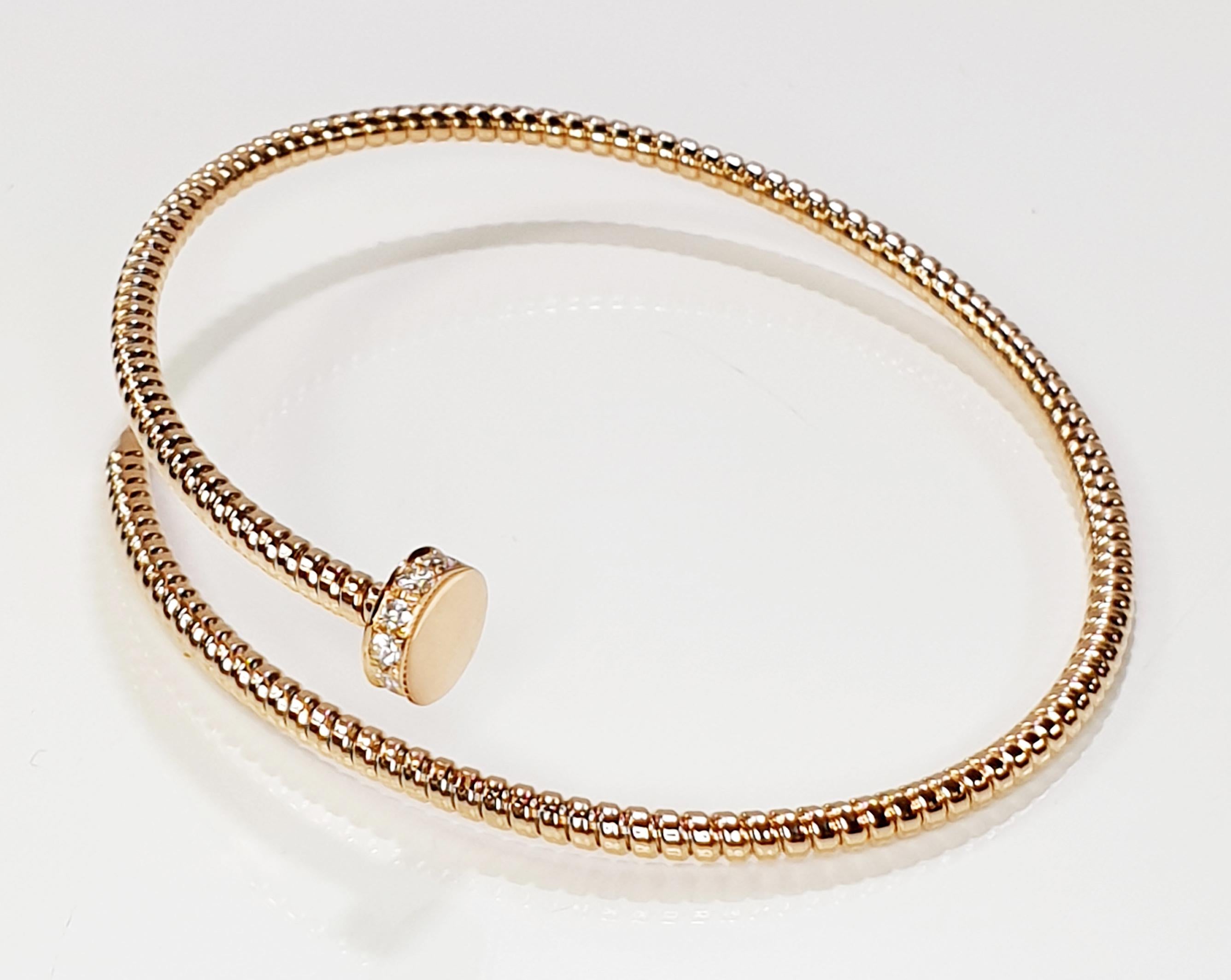Bracelet flexible et adaptable avec fabrication artisanale en tubogas qui s'adapte aux poignets de 7,87 pouces de taille moyenne à grande.
Disponible en trois couleurs d'or, jaune, blanc et rose.
Diamants de 6,7GR et 0,15Carat
Fabriqués à Antora,