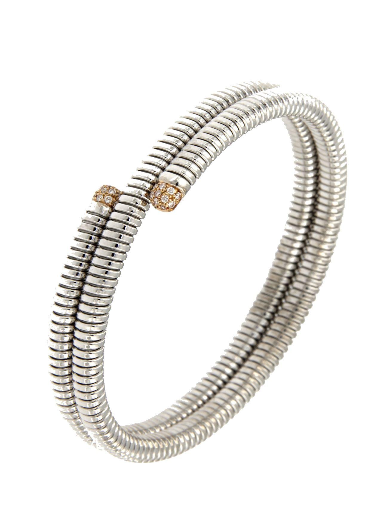 Flexible and adaptable bracelet with tubogas craftmanship that fits medium to large sizes. 3 twist.-
Available in three colours of gold, yellow, white and rose.
17,60gr and 0.25Carat Diamonds
Tubogas base in titanium cord rest all gold cast
Request