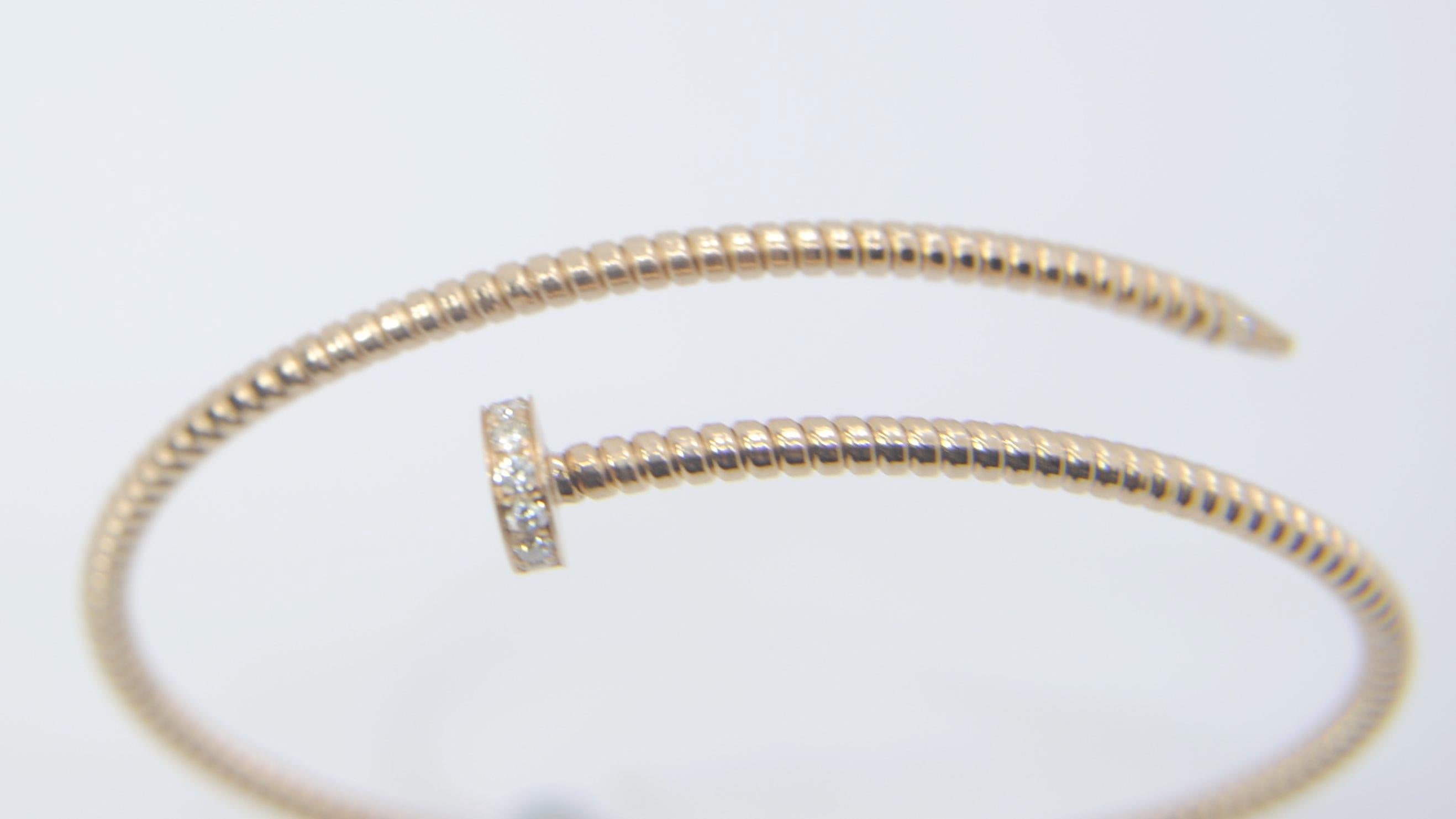 Flexible and adaptable bracelet with tubogas craftmanship that fits wrists of 7,87 inches medium to large
Available in three colours of gold, yellow, white and rose.
6,7GR and 0.15Carat Diamonds
Request availability if in stock 5 days handling