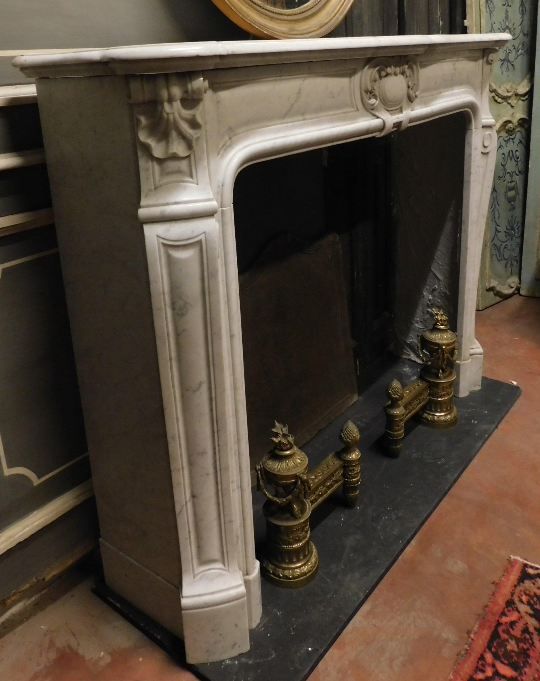 Italian Antqiue Fireplace Mantel in White Carrara Marble, 1800 Italy