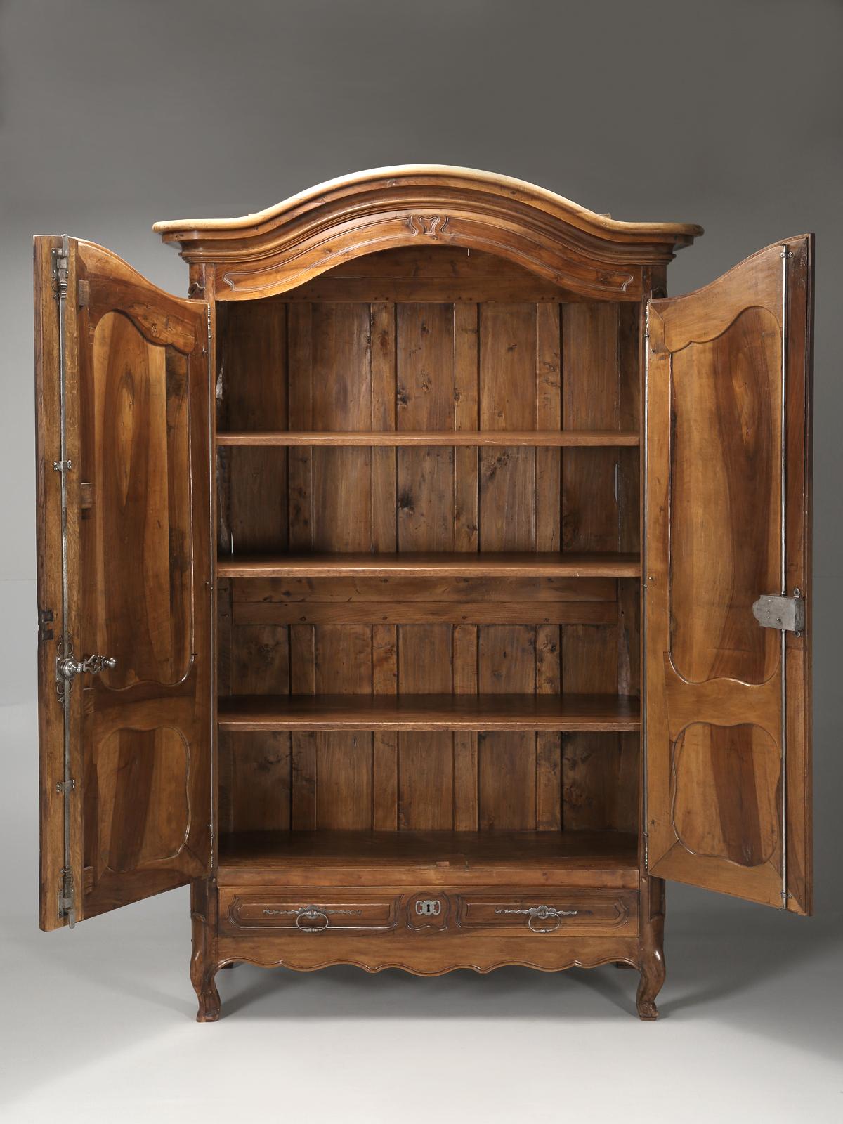 Antique Louis XV Beautiful French Book-Matched Walnut Armoire, circa 1780  9