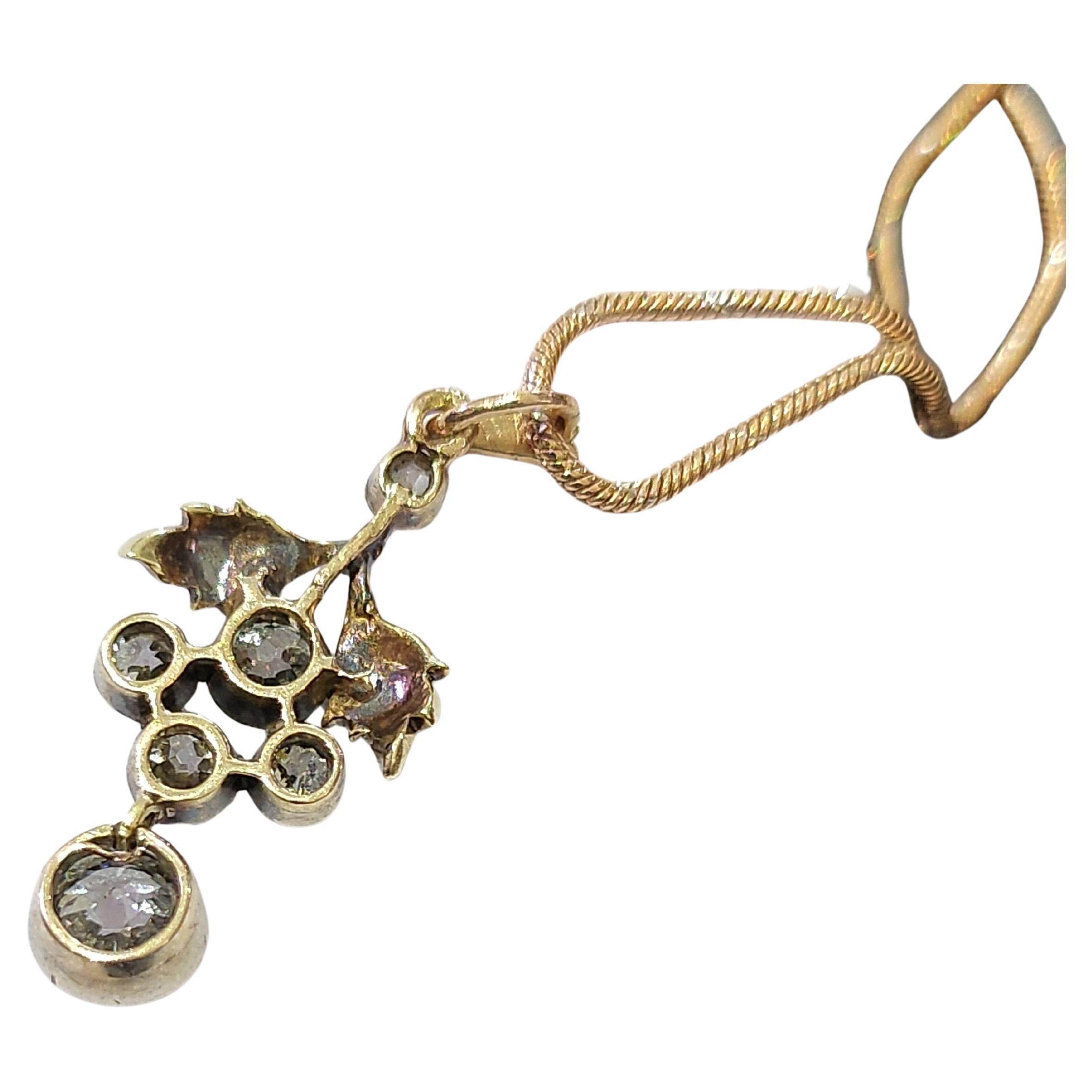 Ciondolo in oro con diamante Old Mine Cut di Antque Russian da 1,40 carati in vendita 1