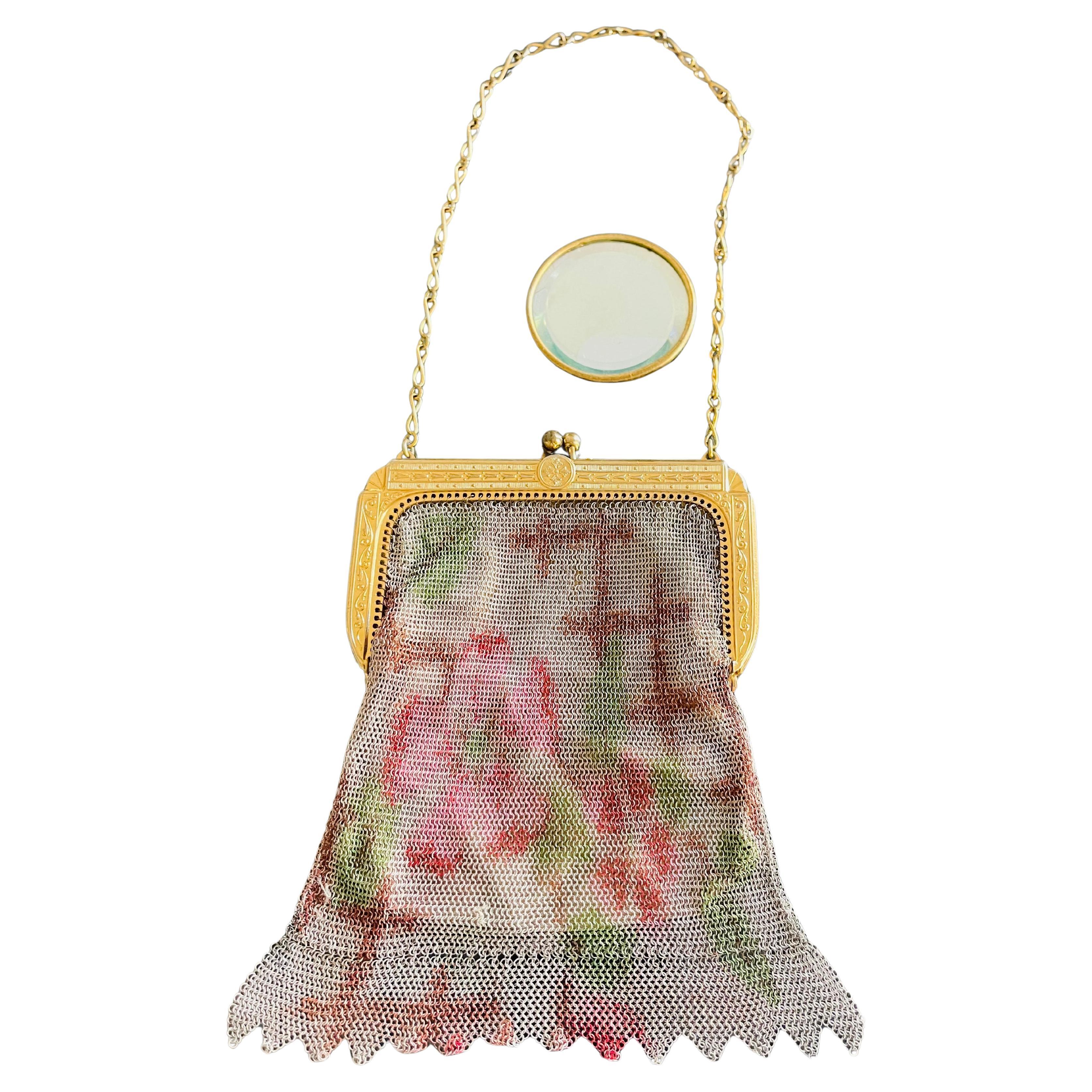 Sac en filet floral avec miroir de Whiting 
Davis en vente
