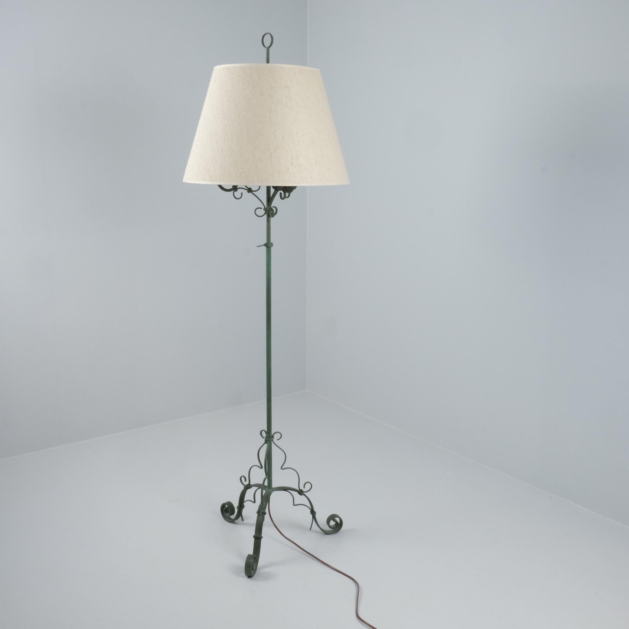 Lampada da terra in ferro battuto di Antti Hakkarainen, modello 60328 per Idman, anni '50 in vendita 2