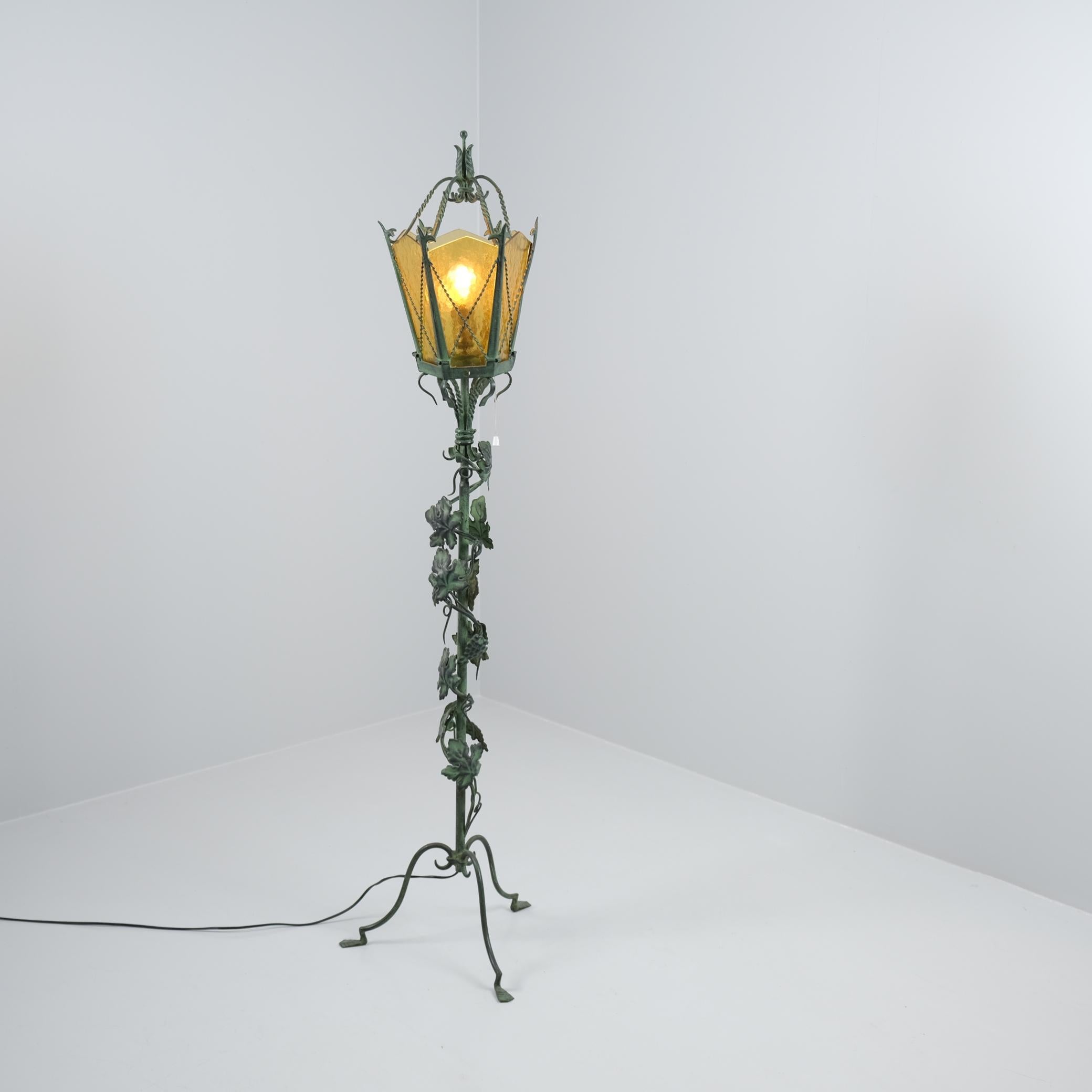 Scandinavian Modern Antti Hakkarainen Green Vine Floor Lamp, 1930s-1940s, Taidetakamo A. Hakkarainen For Sale