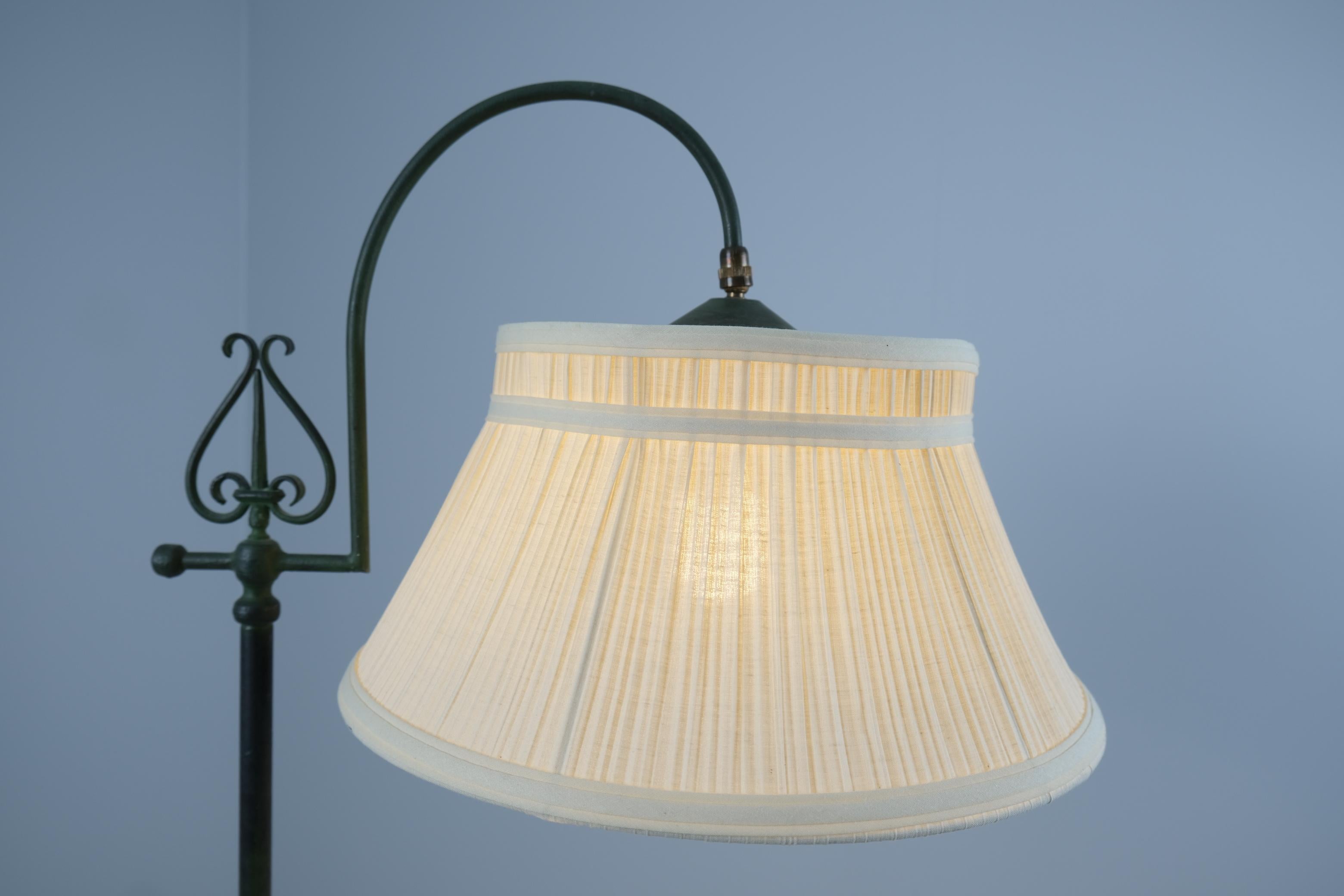 Finlandais Lampadaire en fer forgé Antti Hakkarainen, milieu du 20e siècle en vente