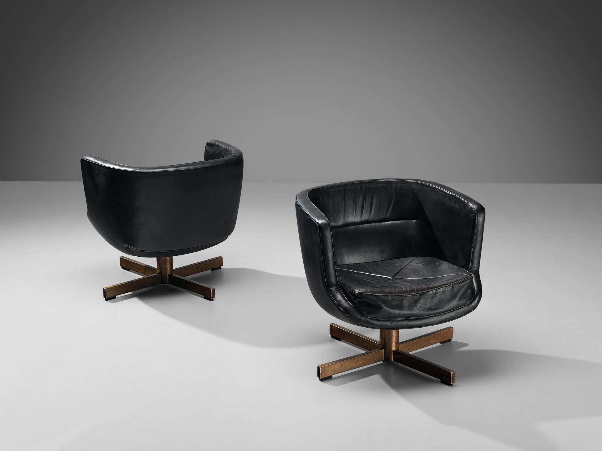 Antti Nurmesniemi, custom made pair of armchairs, black leather, brass-plated steel, Finland, 1958

These swivel chairs, exemplifying the Mid-Century Modern style, were meticulously crafted by the esteemed Finnish designer Antti Nurmesniemi