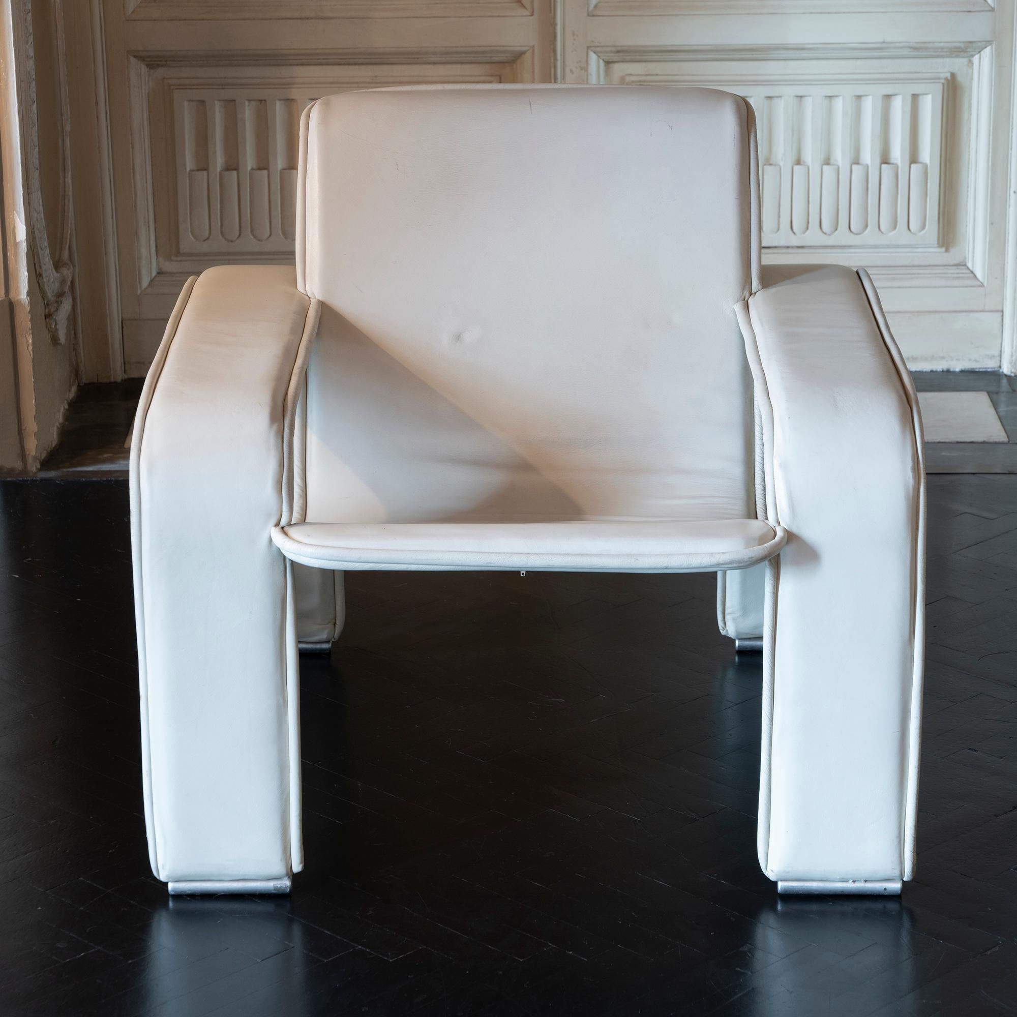 Finnish Antti Nurmesniemi Pair of White Leather Lounge Chairs, Finland 1980s