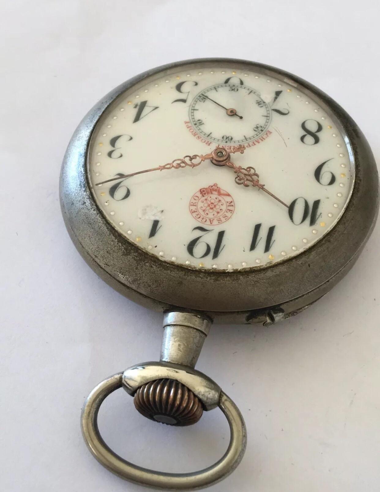 Antique Grande Montre de Poche Signée Messaggero, Echappement Roskopf.


Cette montre fonctionne et fait tic-tac gentiment. Quelques ébréchures visibles sur le cadran près de 1 et 7 heures. Affaire ternie.