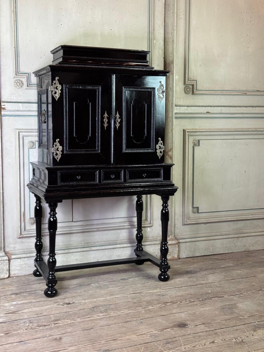 Antwerp cabinet, ebony and blackened wood, 17th century For Sale 4