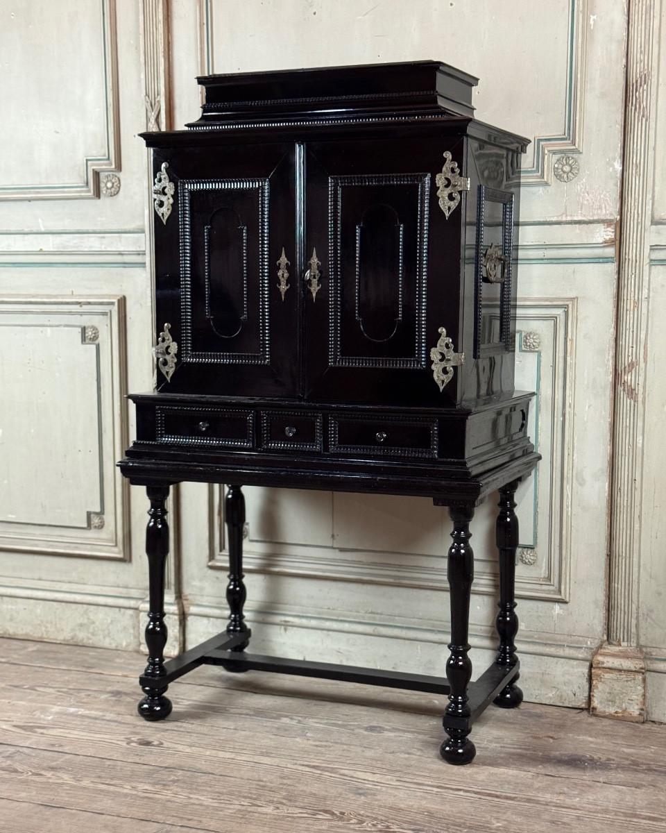 Antwerp cabinet, ebony and blackened wood, 17th century For Sale 7
