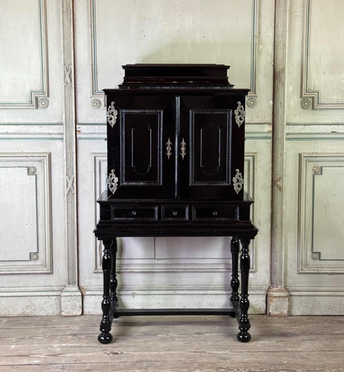 Antwerp cabinet, ebony and blackened wood, 17th century For Sale 3