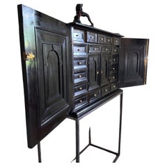 Gabinete de Amberes en ébano y hueso, Siglo XVII