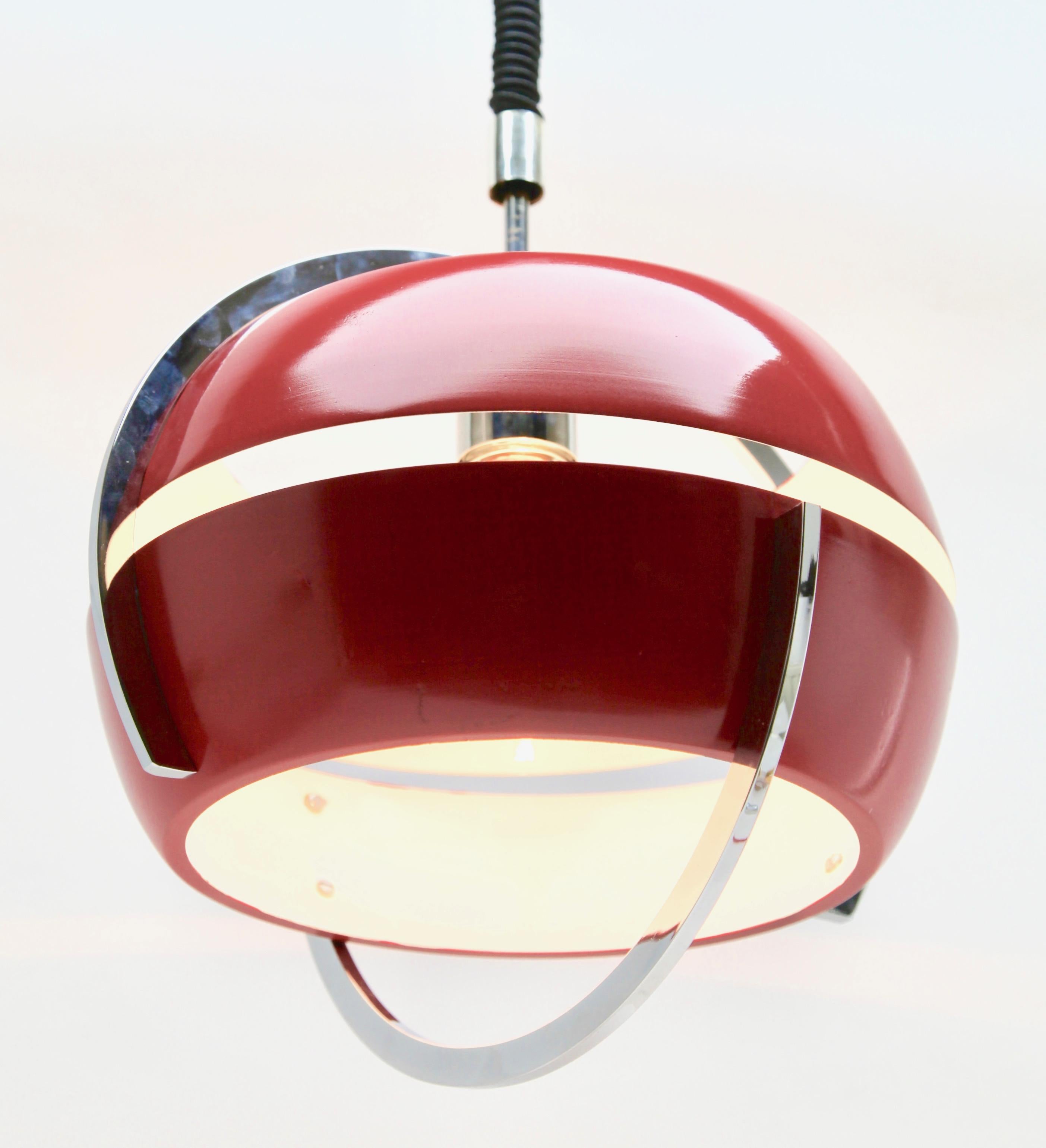 This original, period midcentury lamp was designed by Jan Hoogervorst for the Dutch company Anvia. Originally available in a range of bright colors, it makes a strong statement as a central lighting feature.
Like many midcentury lights for the