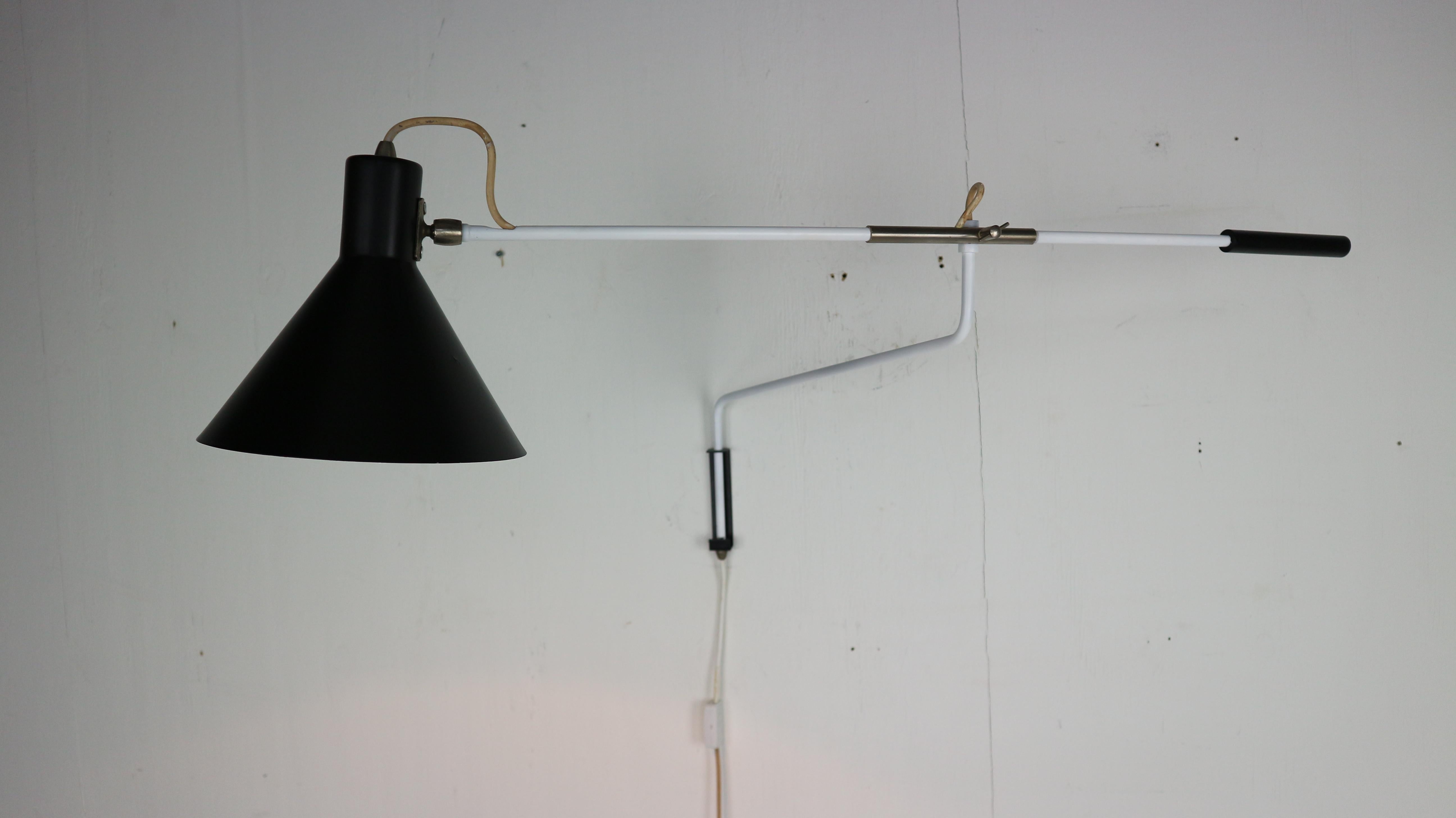 Nice and impressive sculptural counter balance wall lamp designed by J. J. M. Hoogervorst for Anvia Almelo, Holland, 1957. 
This amazing large wall lamp has an off white lacquered arm and black lacquered shade and weight. The lamp balances and