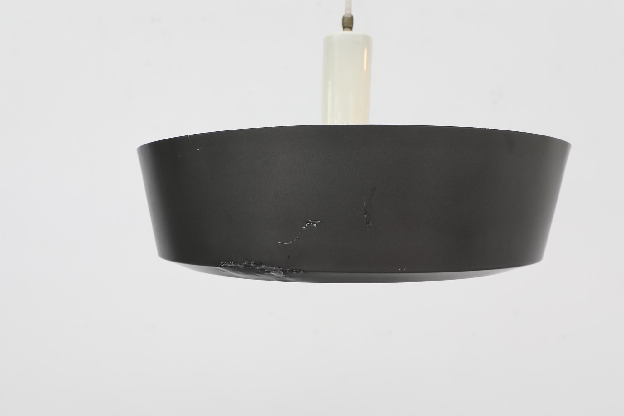 Lampada a sospensione Anvia Model 4017 di J. Hoogervorst del 1950 in metallo grigio e nero In condizioni buone in vendita a Los Angeles, CA