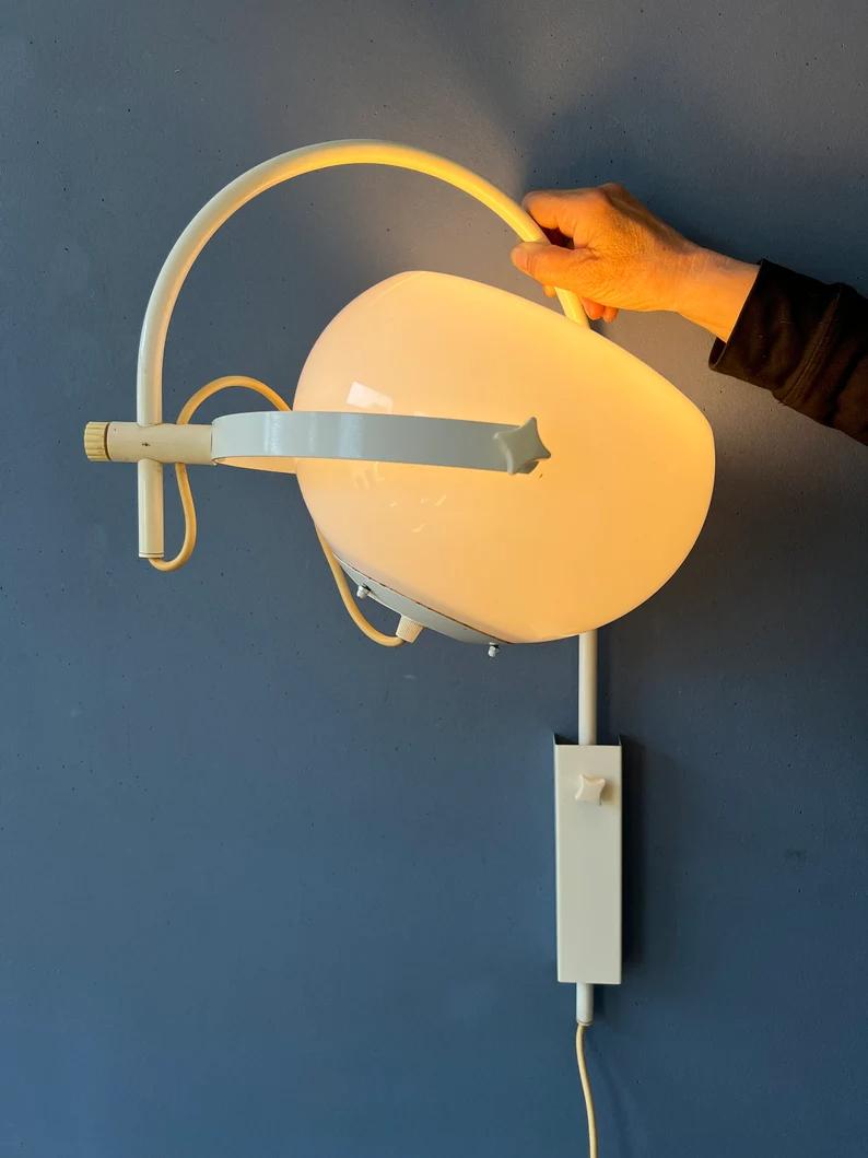 Anvia Mushroom Wall Lamp Space Age Arc Wall Light White Sconce, 1970s In Excellent Condition For Sale In ROTTERDAM, ZH
