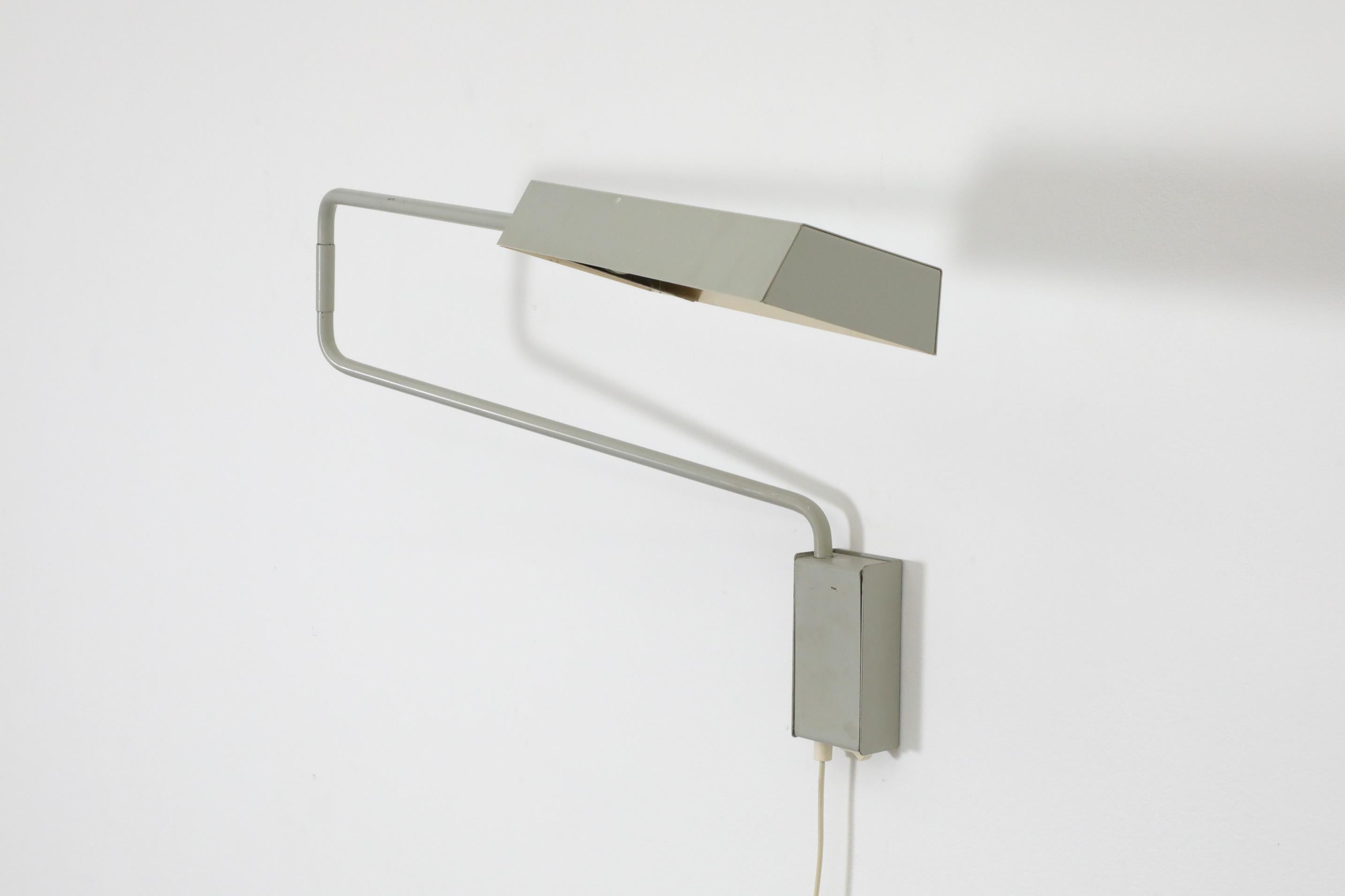 Wandhalterung-Schreibtischlampe „Paper Clip“ von Anvia mit flachem Schirm in Grau im Angebot 5