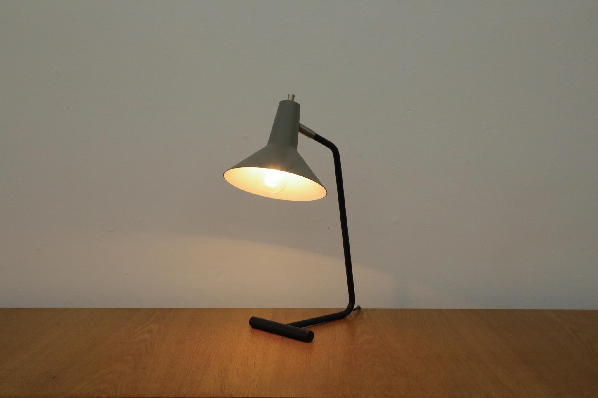 Lampe de table iconique 