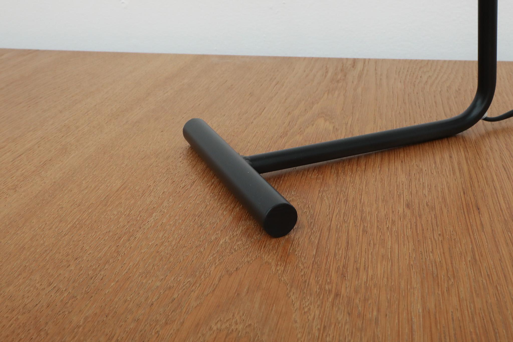 Anvia Reissued 'The-Attorney-in-Fact' Tischlampe in Weiß im Angebot 8