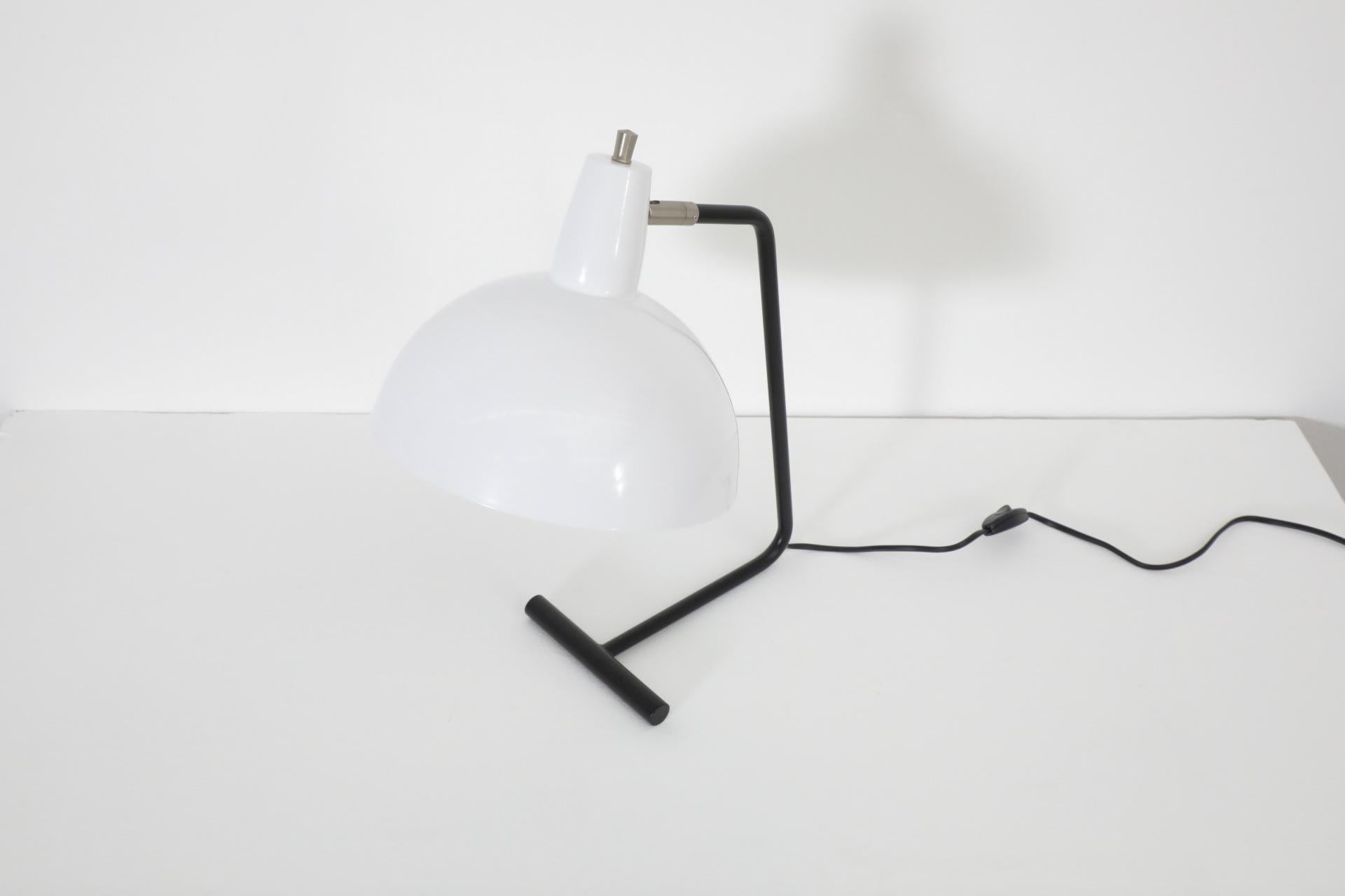 Reissued 'The Director' Tischlampe „The Director“ von Anvia in Weiß mit schwarzem Rahmen im Angebot 7