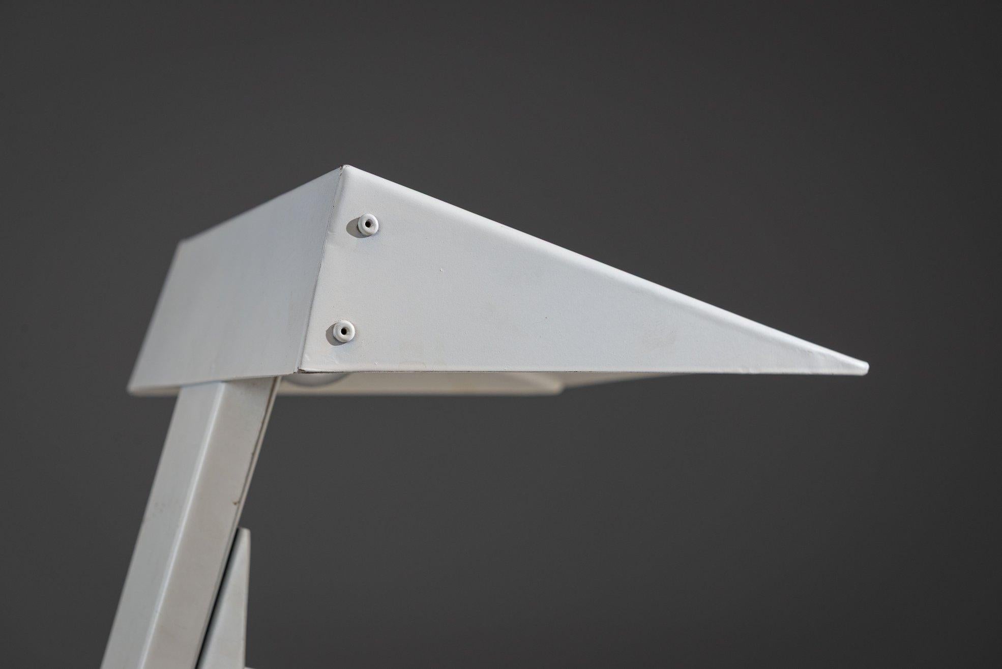 Anvia Stil minimalistische Tischlampe Mid-Century Die Niederlande 1950 im Angebot 3