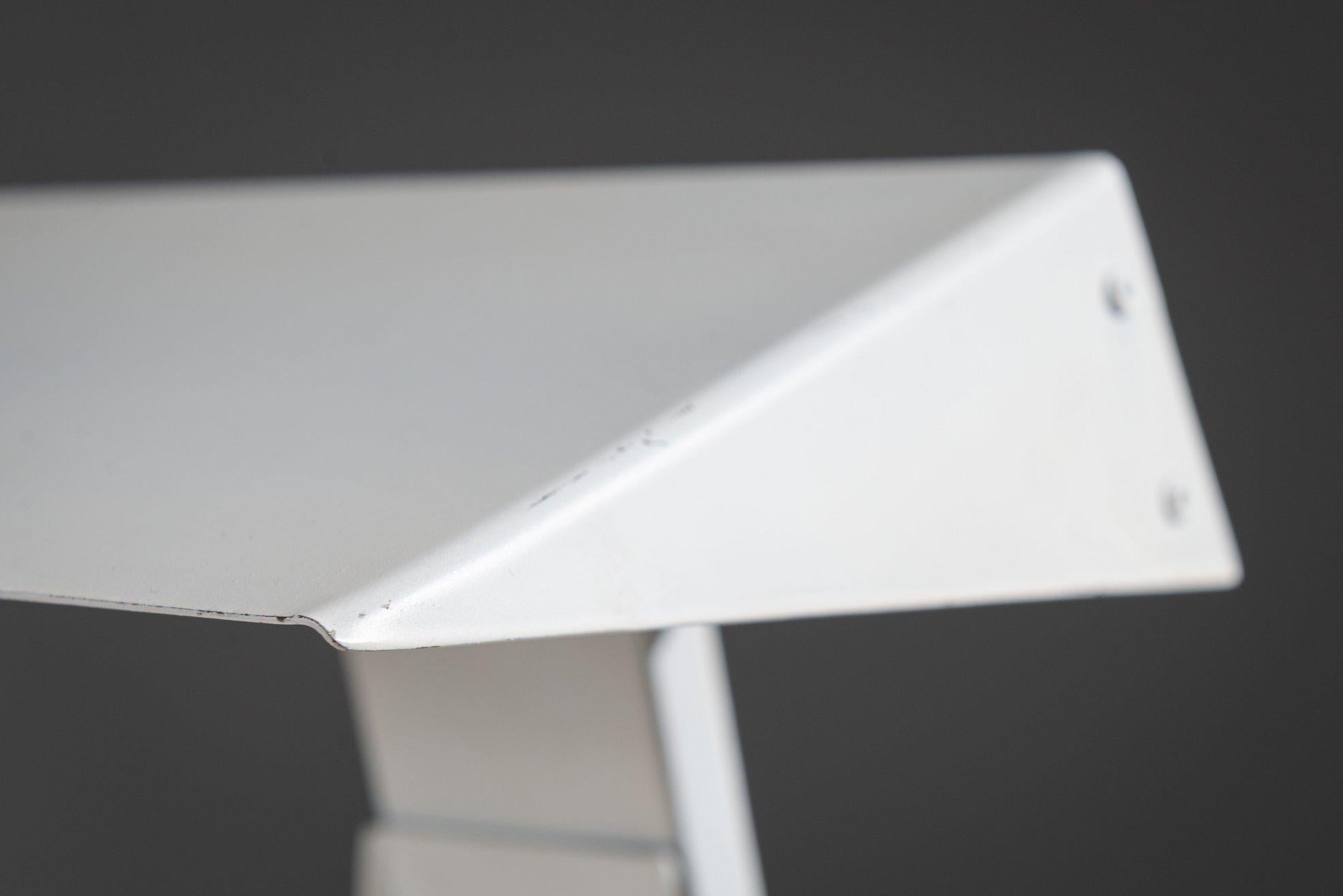 Anvia Stil minimalistische Tischlampe Mid-Century Die Niederlande 1950 im Angebot 8