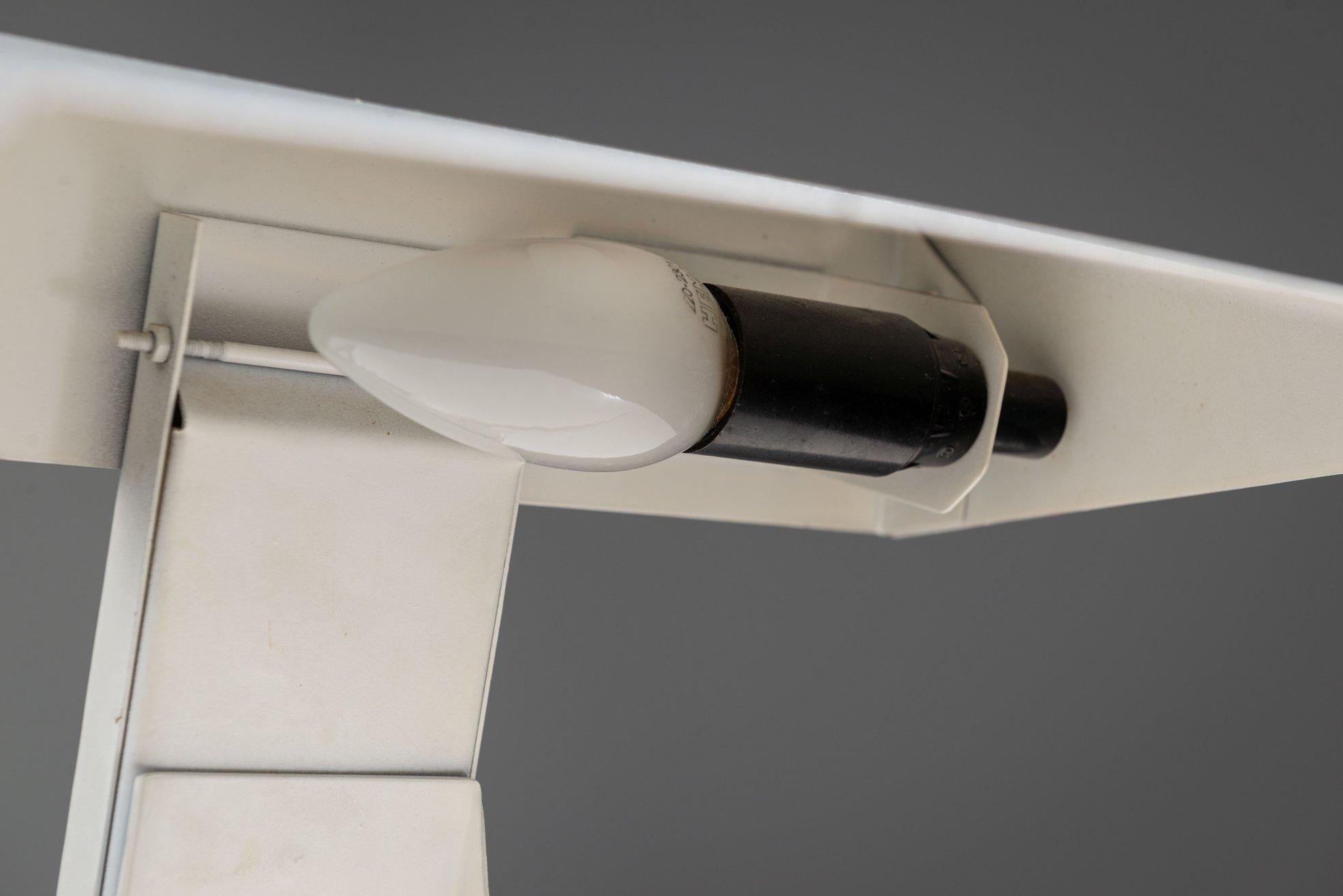 Anvia Stil minimalistische Tischlampe Mid-Century Die Niederlande 1950 im Angebot 9