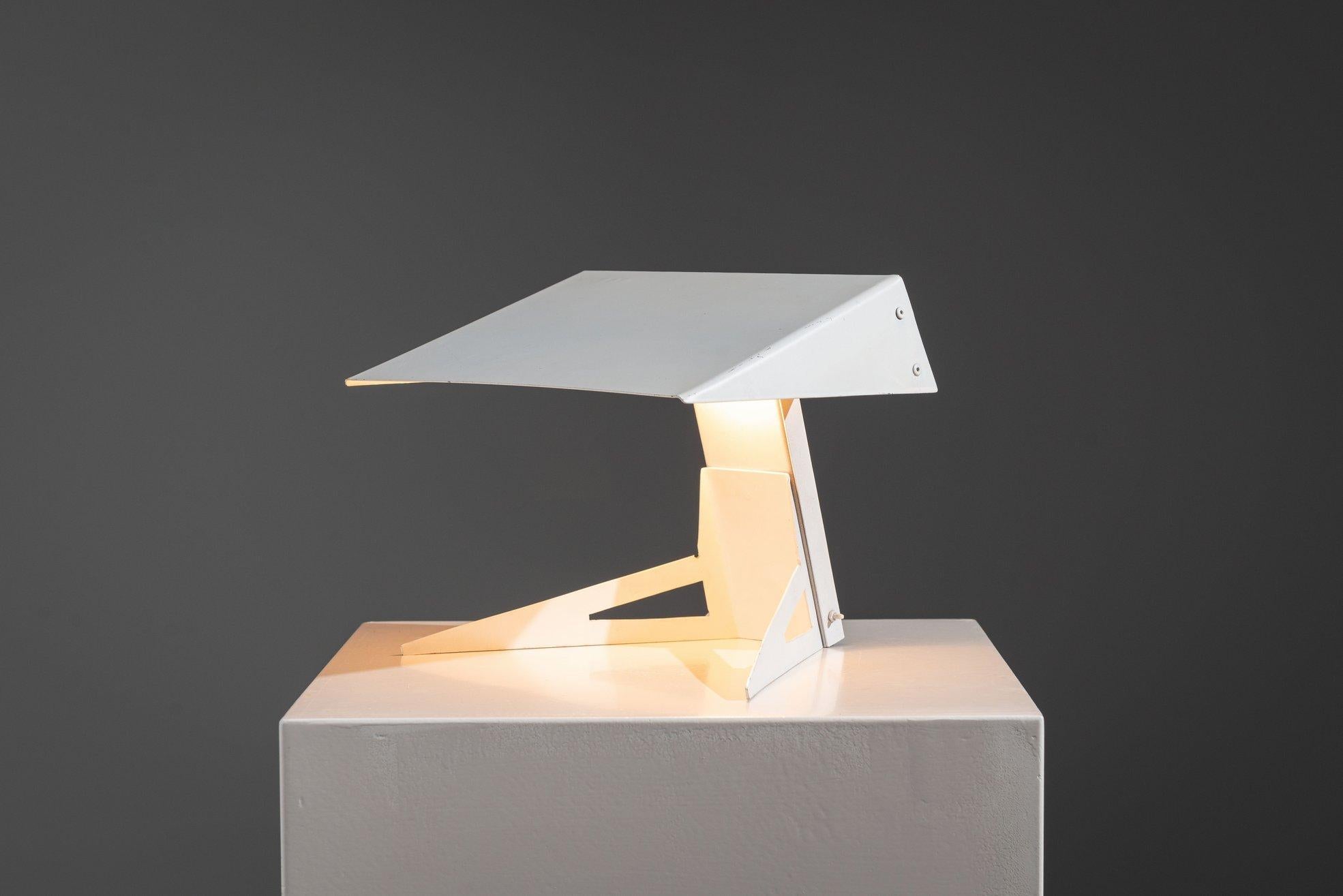 Anvia Stil minimalistische Tischlampe Mid-Century Die Niederlande 1950 (Mitte des 20. Jahrhunderts) im Angebot