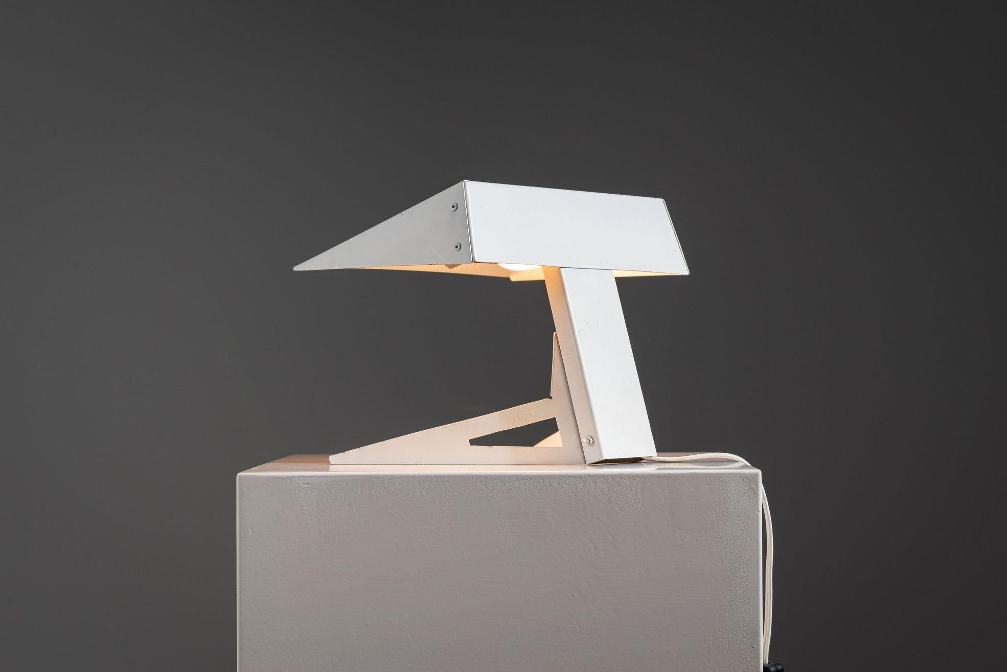 Anvia Stil minimalistische Tischlampe Mid-Century Die Niederlande 1950 im Angebot 2