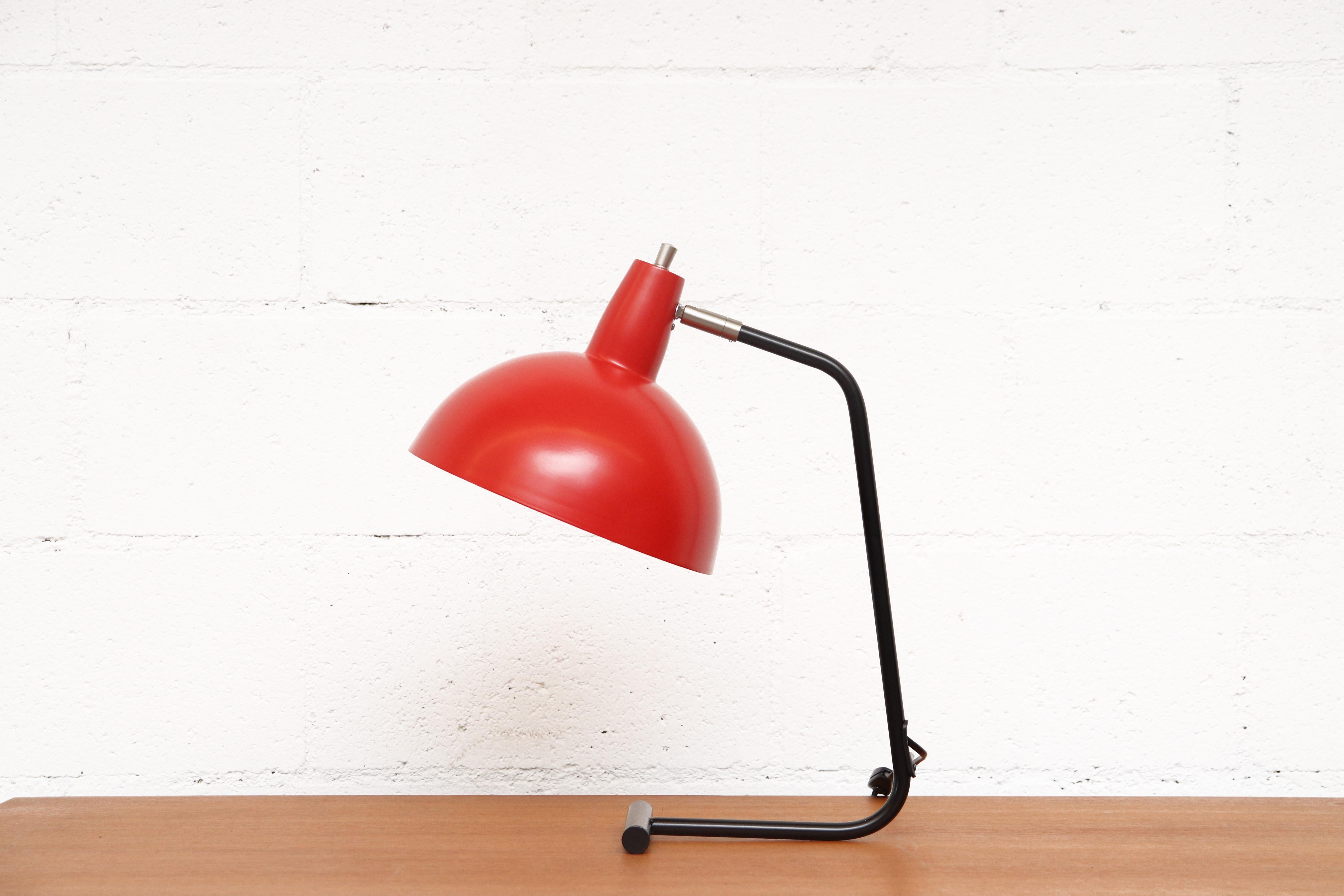 Dutch Anvia 'the Director' Table Lamp in Red