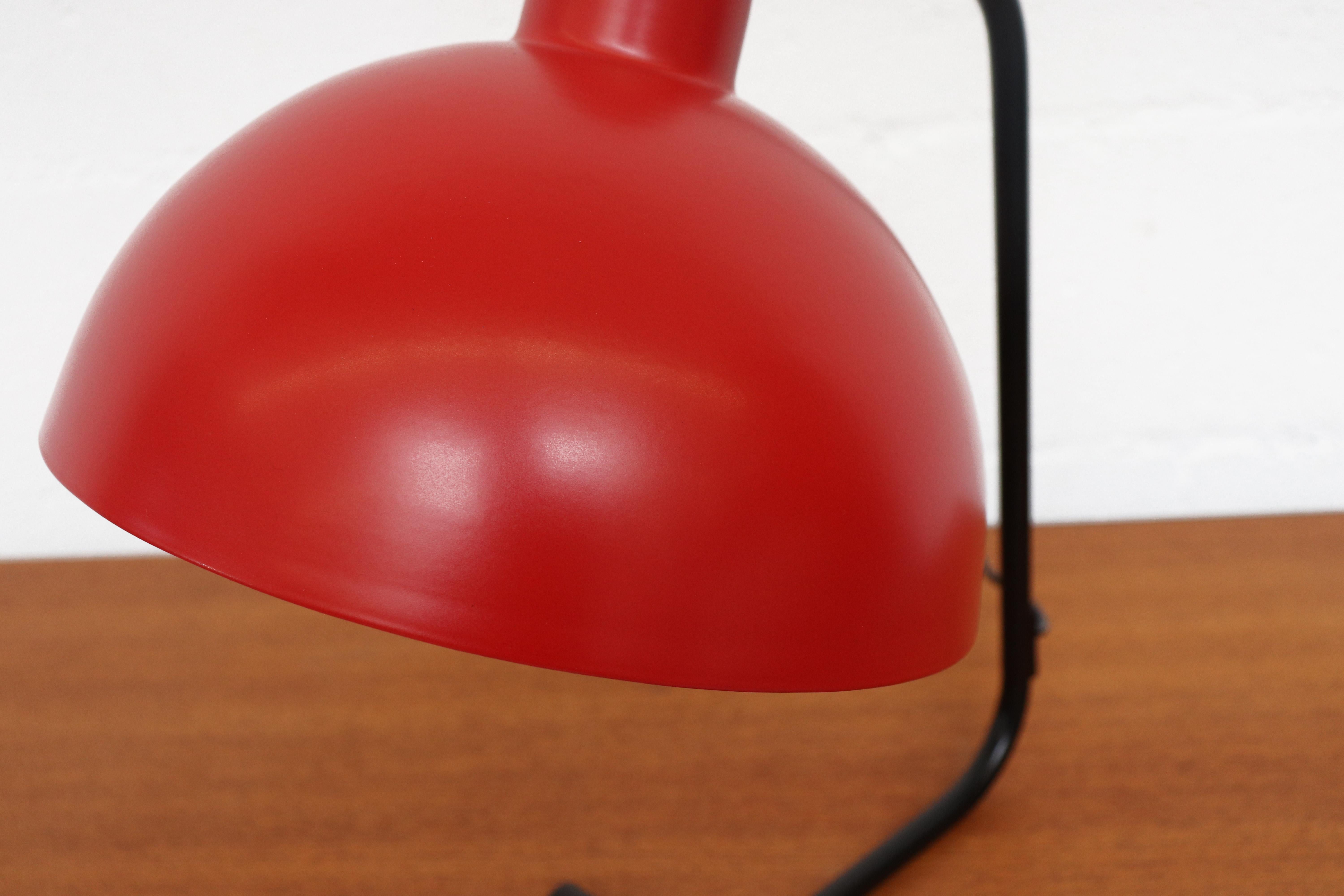 Anvia 'the Director' Table Lamp in Red 2