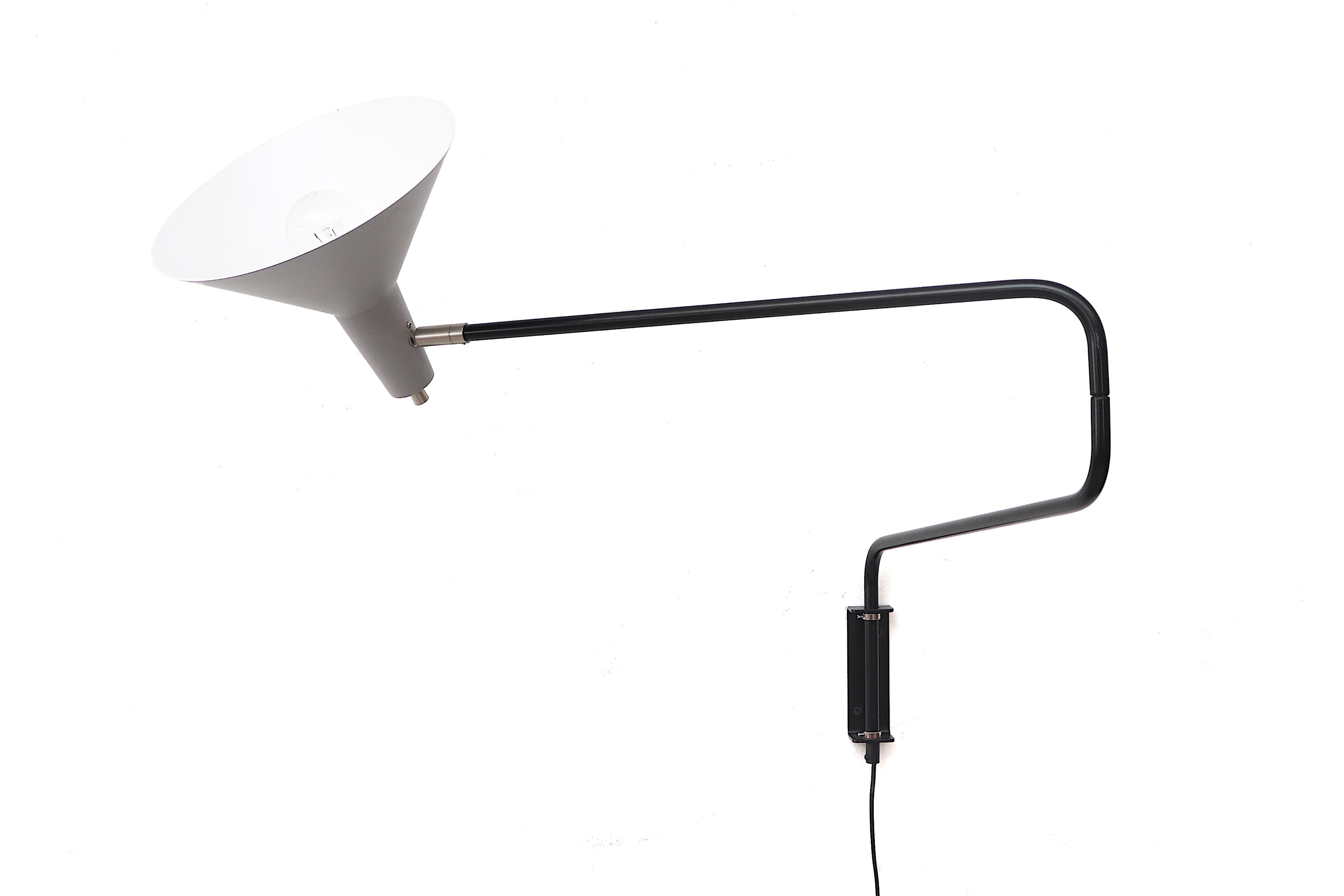 Contemporary Anvia 'The Paper Clip' Wall Lamp in Grey