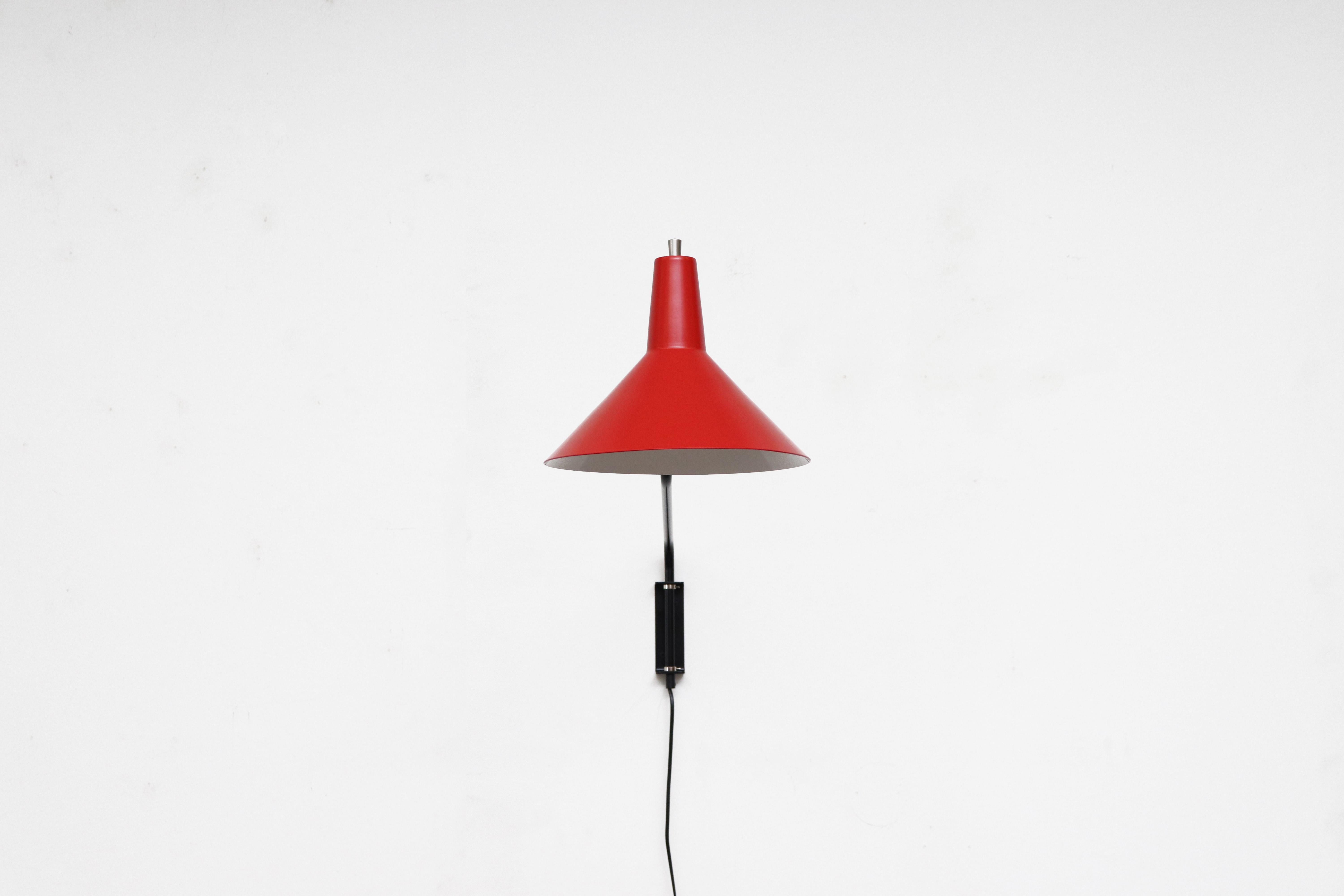 Anvia 'the Paper Clip' Wall Lamp Red In New Condition In Los Angeles, CA