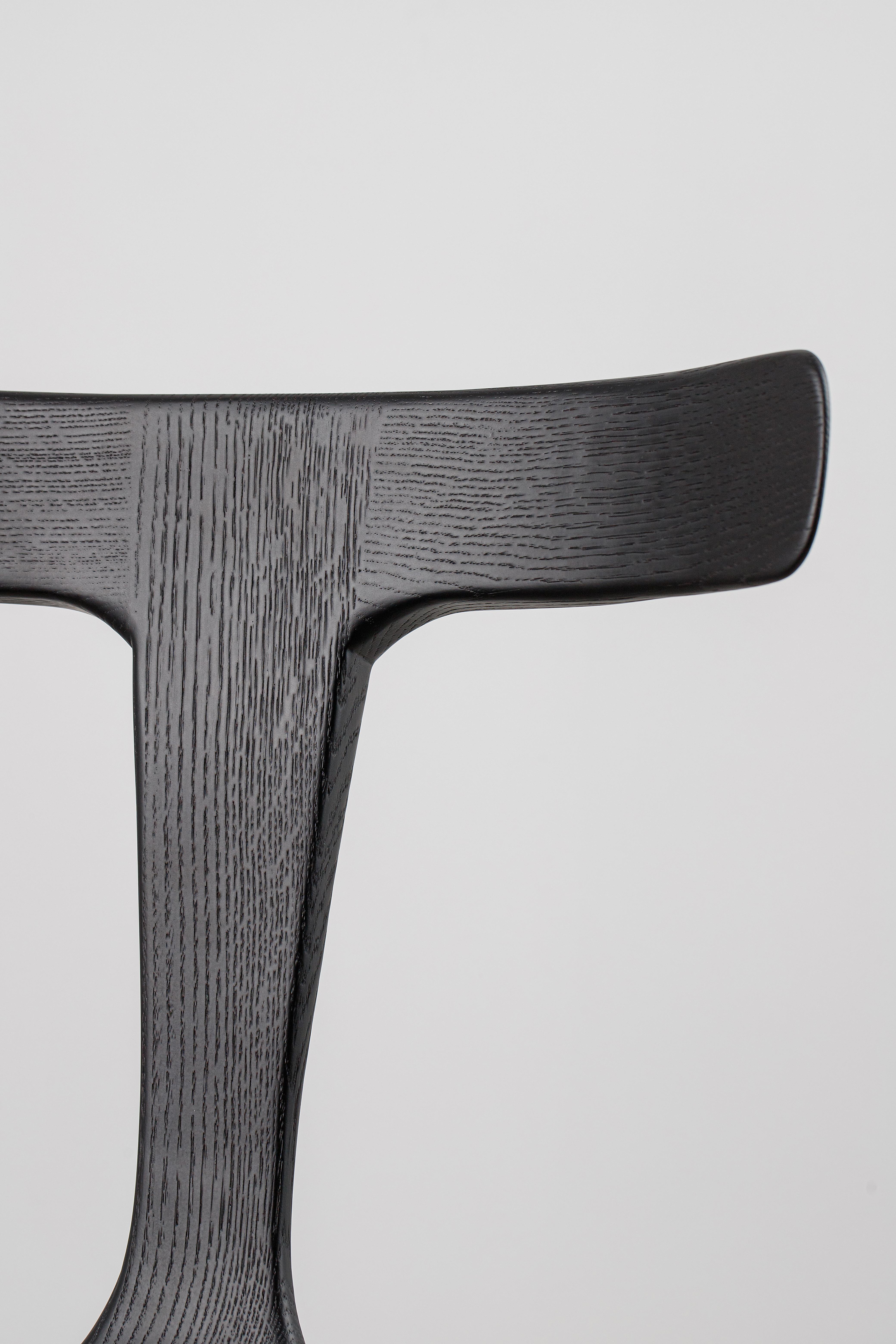 Moldavo Sedie da pranzo Anvil in legno massello nero in vendita