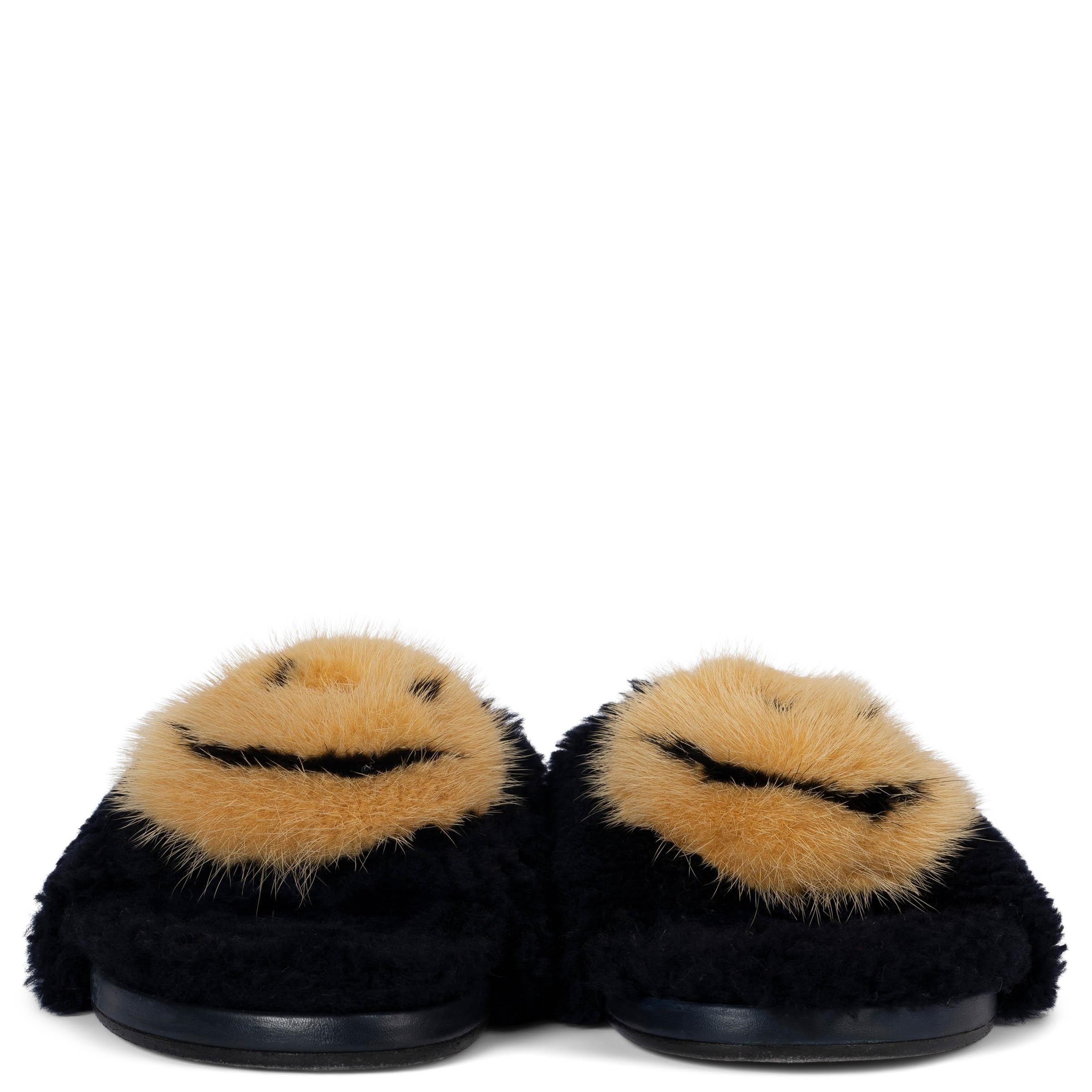 100% authentique Anya Hindmarch Smiley en shearling noir et vison jaune. Ils ont été portés et sont en excellent état. 

Mesures
Taille imprimée	39
Taille des chaussures	39
Semelle intérieure	26cm (10.1in)
Largeur	8cm (3.1in)

Toutes nos annonces