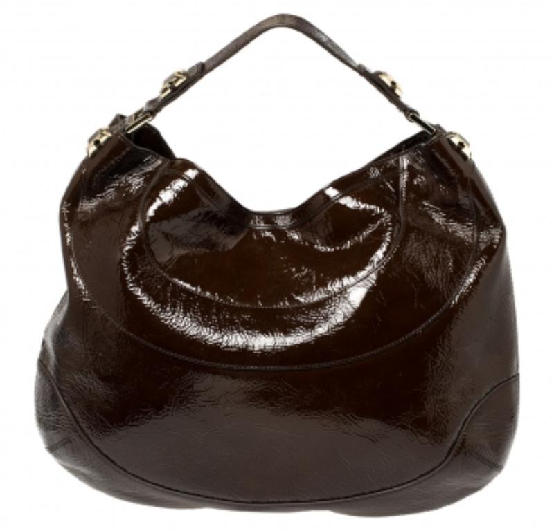Anya Hindmarch Dunkelbraune Hobo aus Lackleder mit Nieten (Schwarz) im Angebot