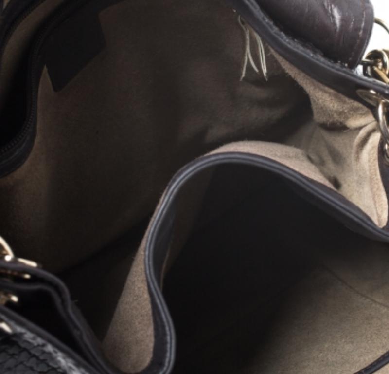 Anya Hindmarch Sac à bandoulière en cuir de python marron foncé État moyen - En vente à Dubai, Al Qouz 2
