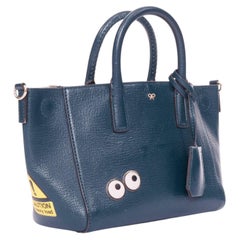 Bolso de hombro tipo mini satchel de ANYA HINDMARCH en color verde azulado Ebury, de piel granulada azul marino