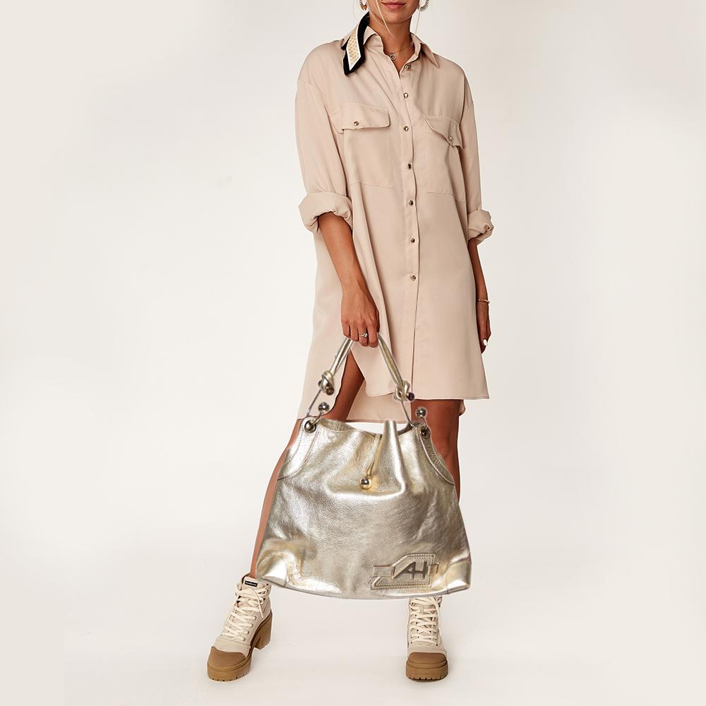 Catch admiring glances when you swing this Elrod hobo from Anya Hindmarch. Crafted from gold leather, the bag features a single handle and a fabric-lined interior that houses a slip pocket and a zip pocket to keep your essentials safe.


