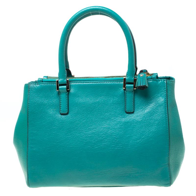 This Ebury tote is from Anya Hindmarch. It is crafted from green leather and designed with two handles, a shoulder strap, and a spacious nylon interior. This creation is ideal for everyday use.

Includes: The Luxury Closet Packaging, Extra Shoulder